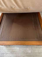 Fauteuil scandinave en teck massif et Daim 1970