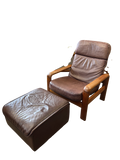 Fauteuil scandinave en teck massif et cuir 1970