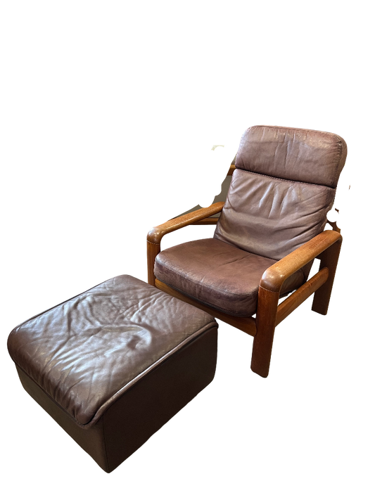 Fauteuil scandinave en teck massif et cuir 1970