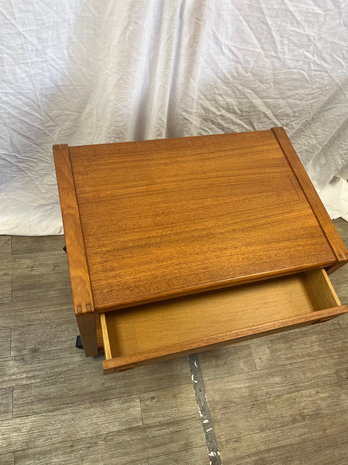 Desserte scandinave en teck 1970