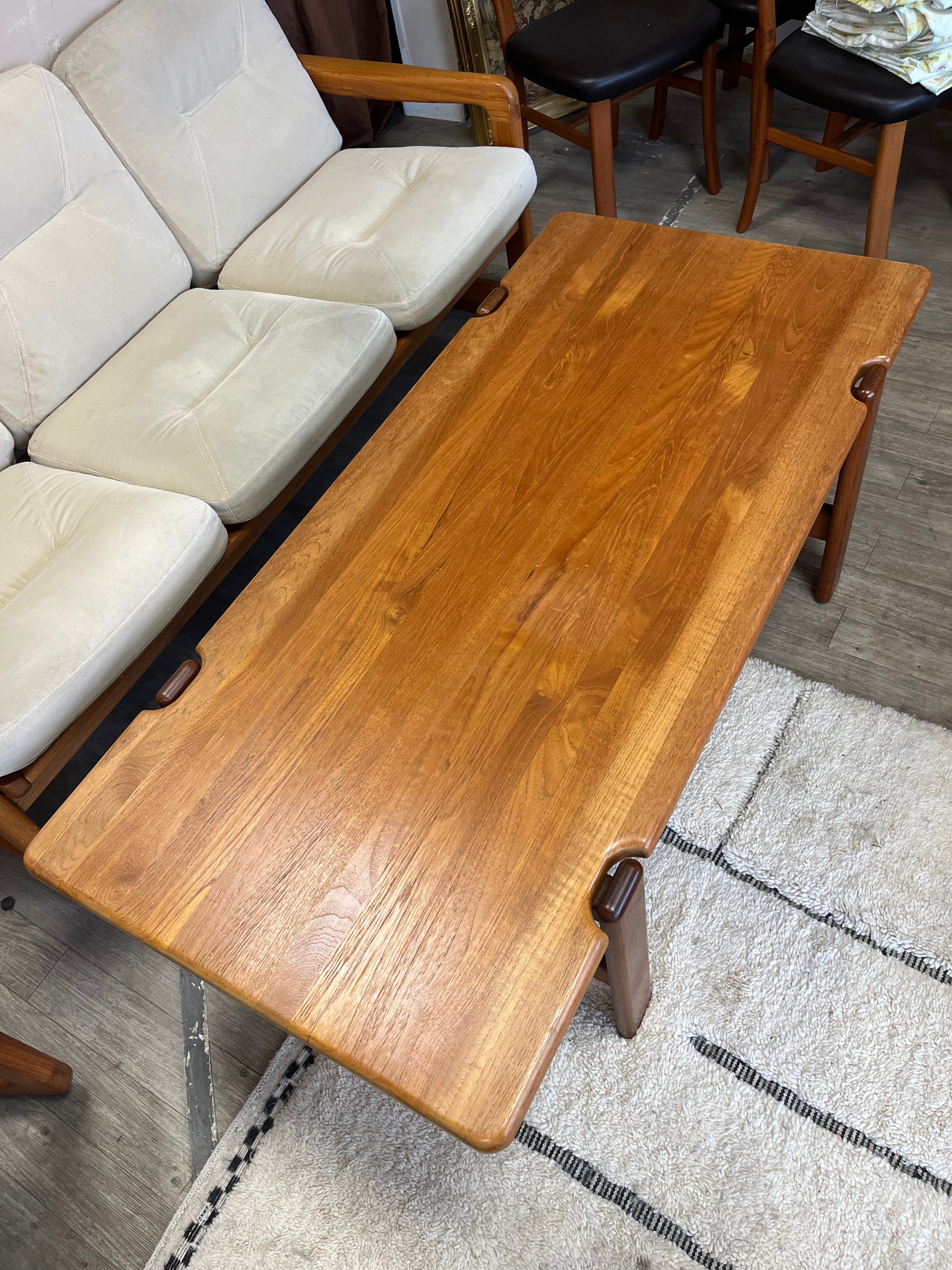 Table basse scandinave en teck massif 1970
