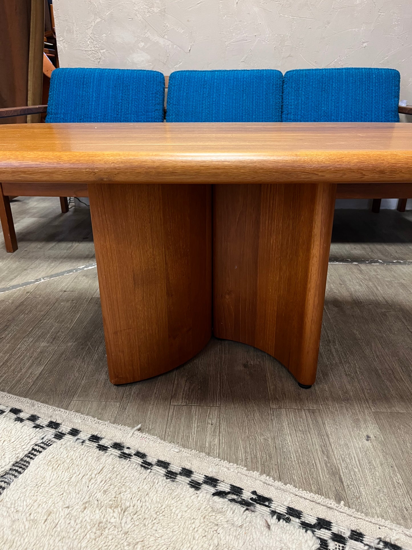 Table basse scandinave en teck massif 1970