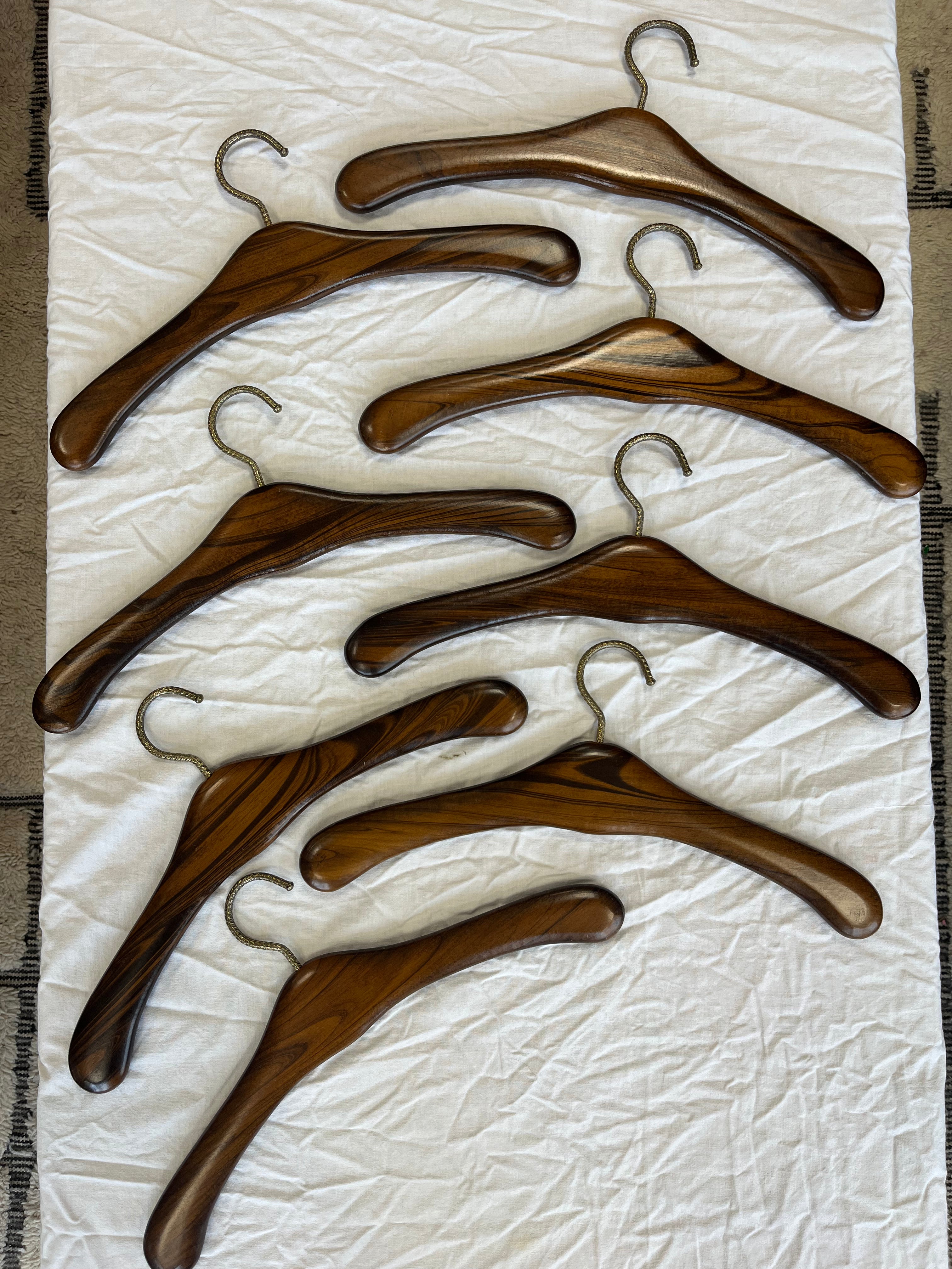 Lot de cintres en teck années 70’s