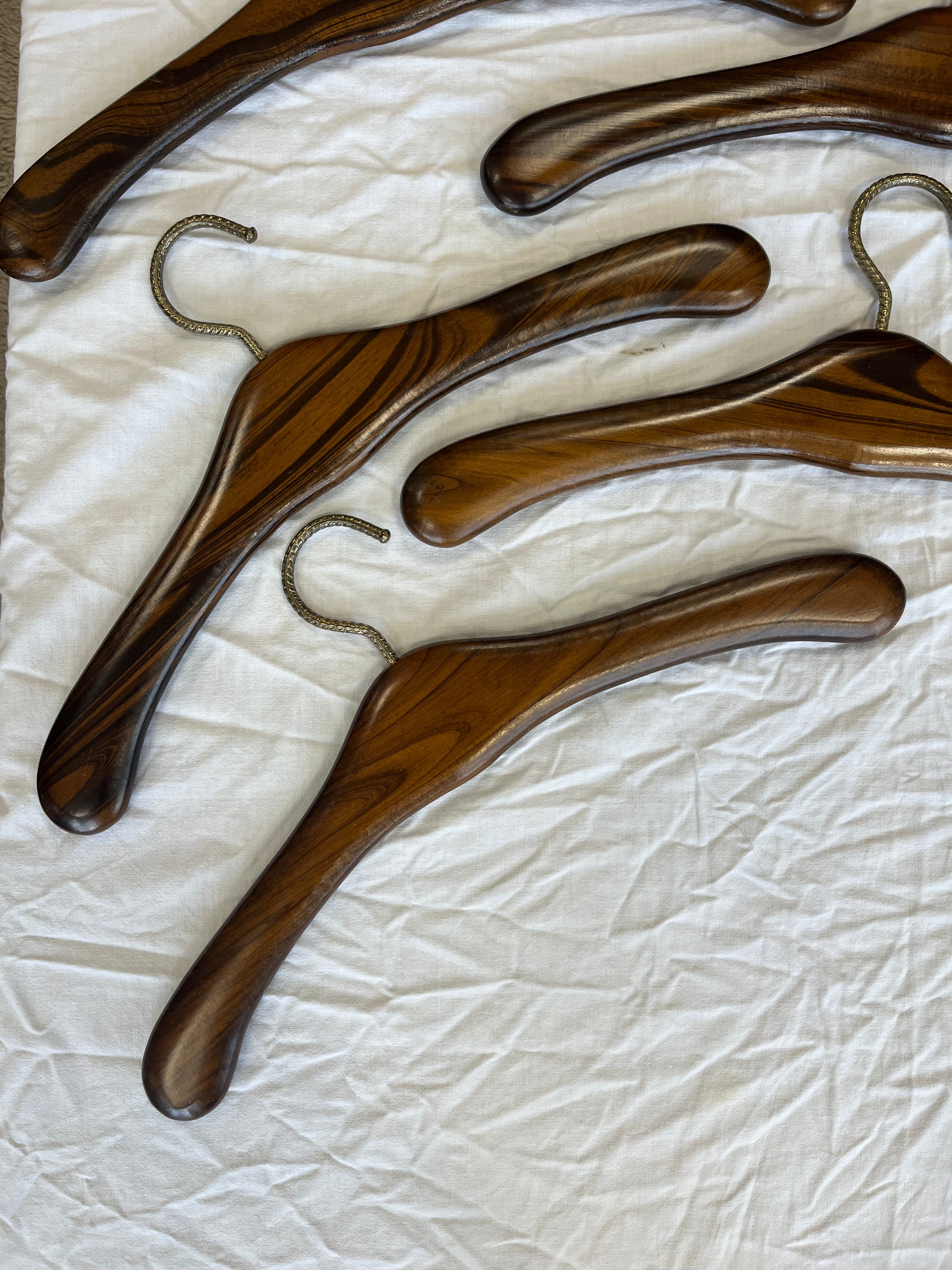 Lot de cintres en teck années 70’s