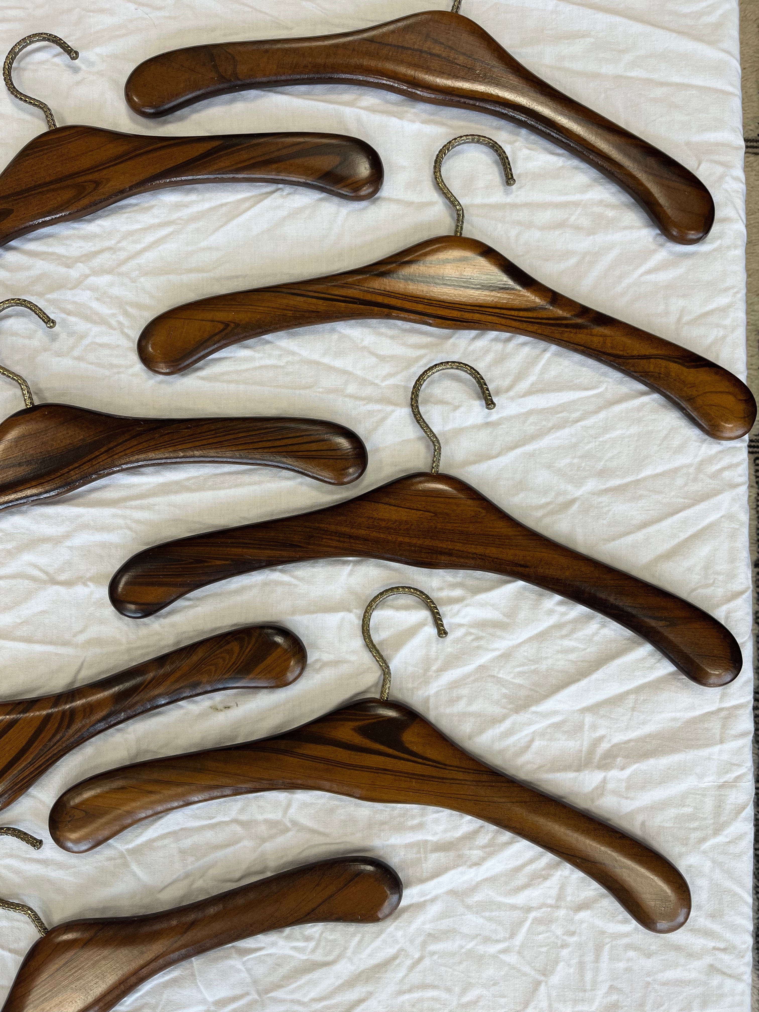 Lot de cintres en teck années 70’s