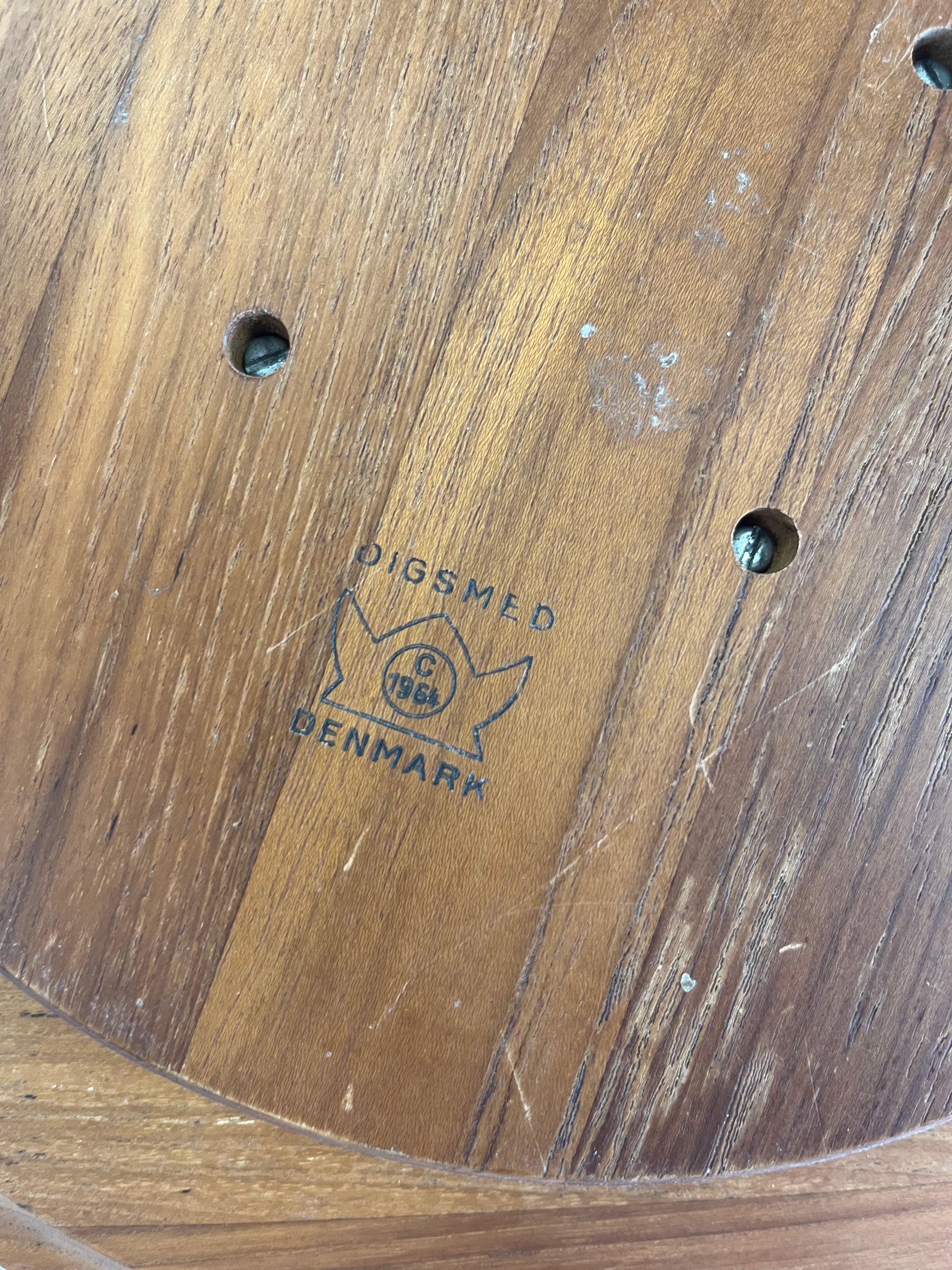 Plateau pivotant scandinave en teck massif 1970