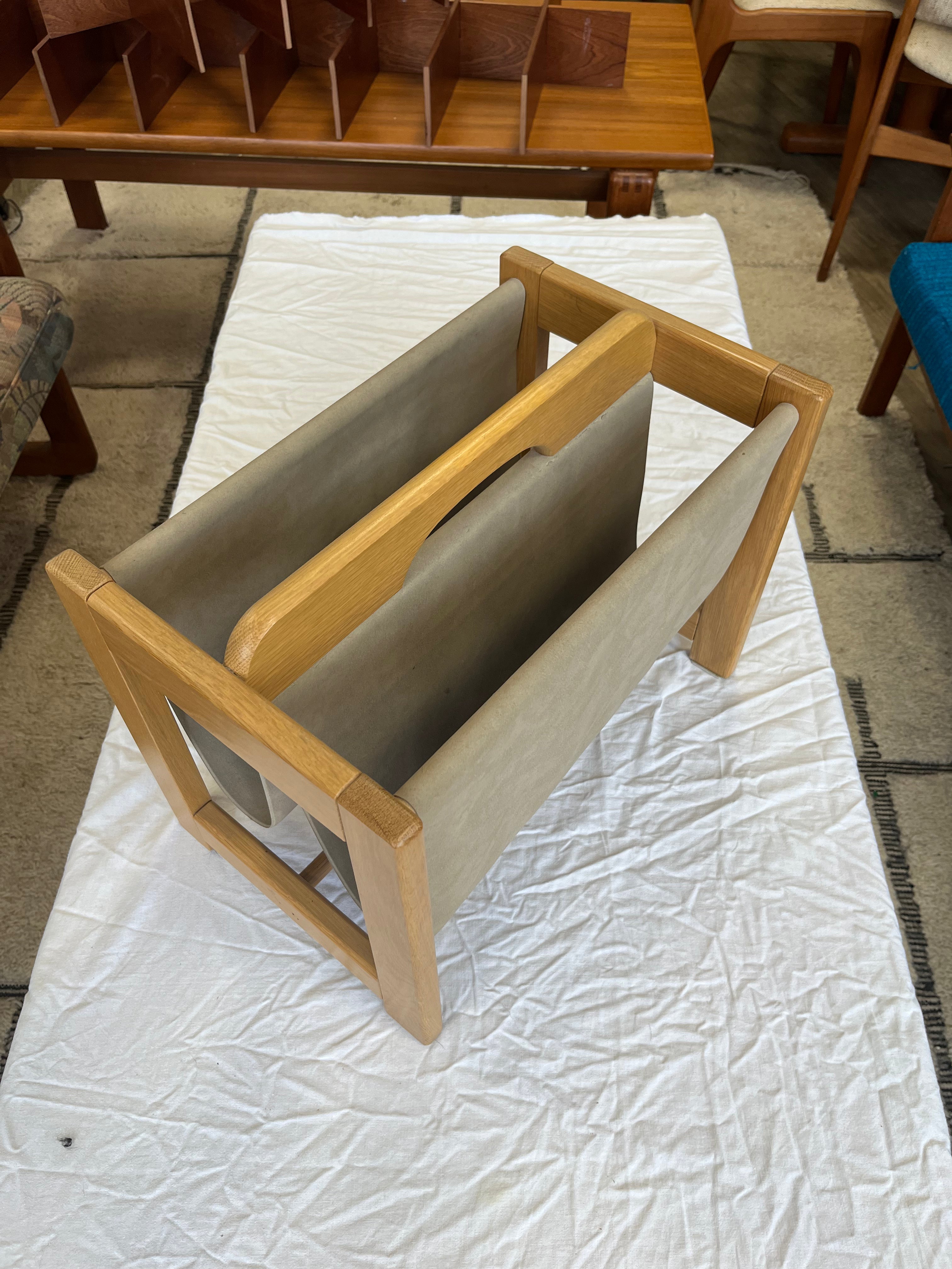 Porte revues scandinave en hêtre 1970