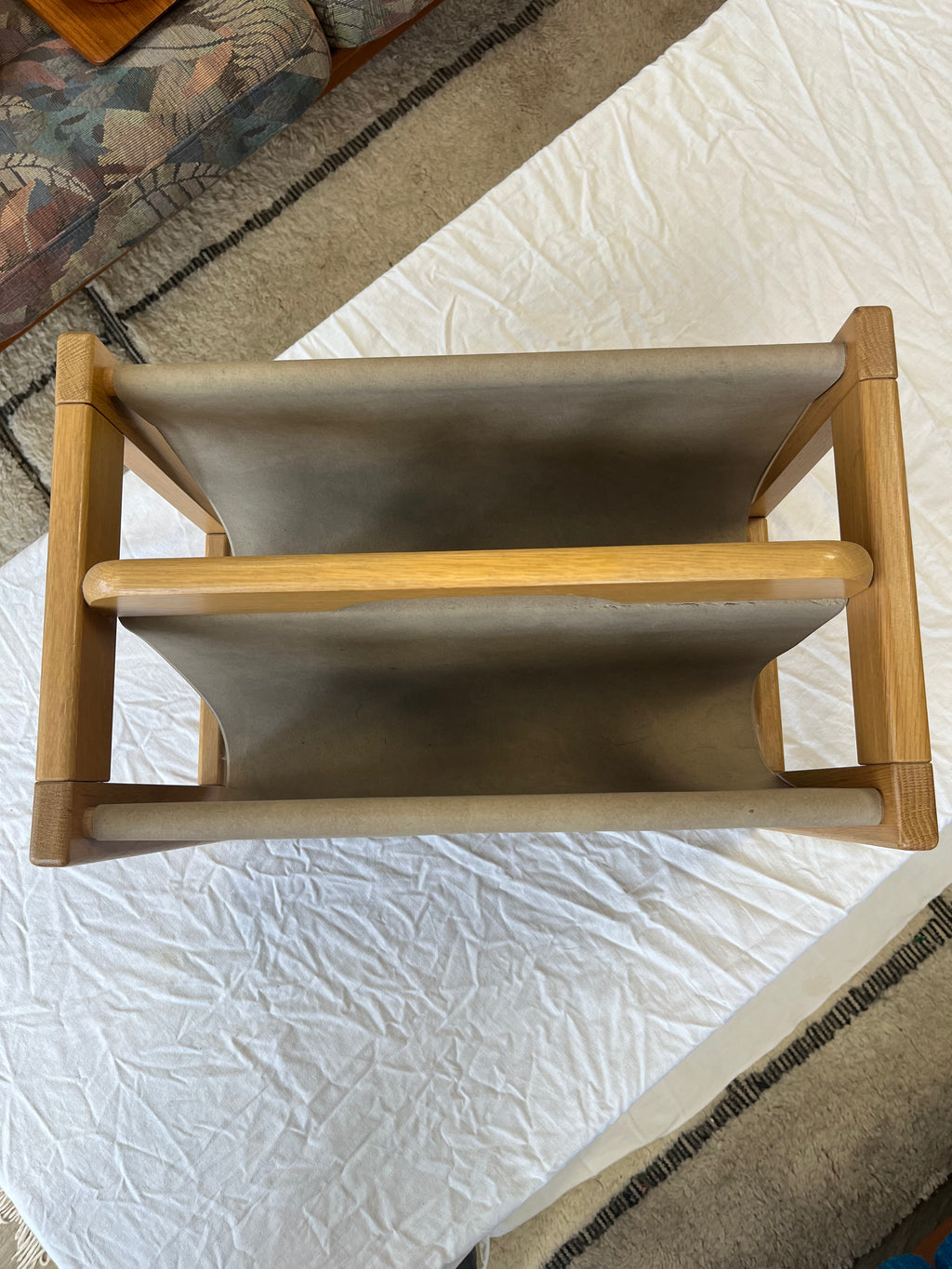 Porte revues scandinave en hêtre 1970