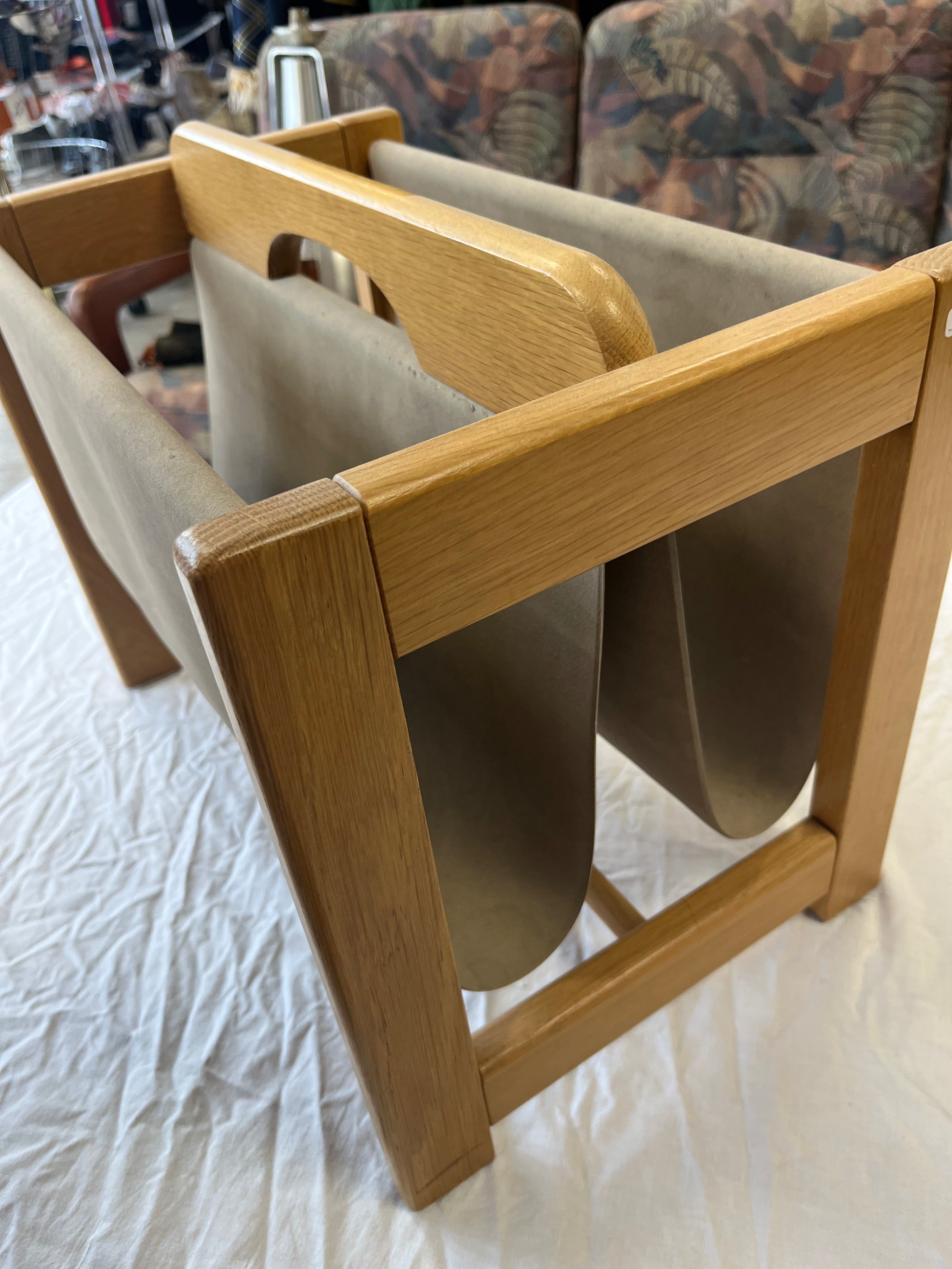 Porte revues scandinave en hêtre 1970