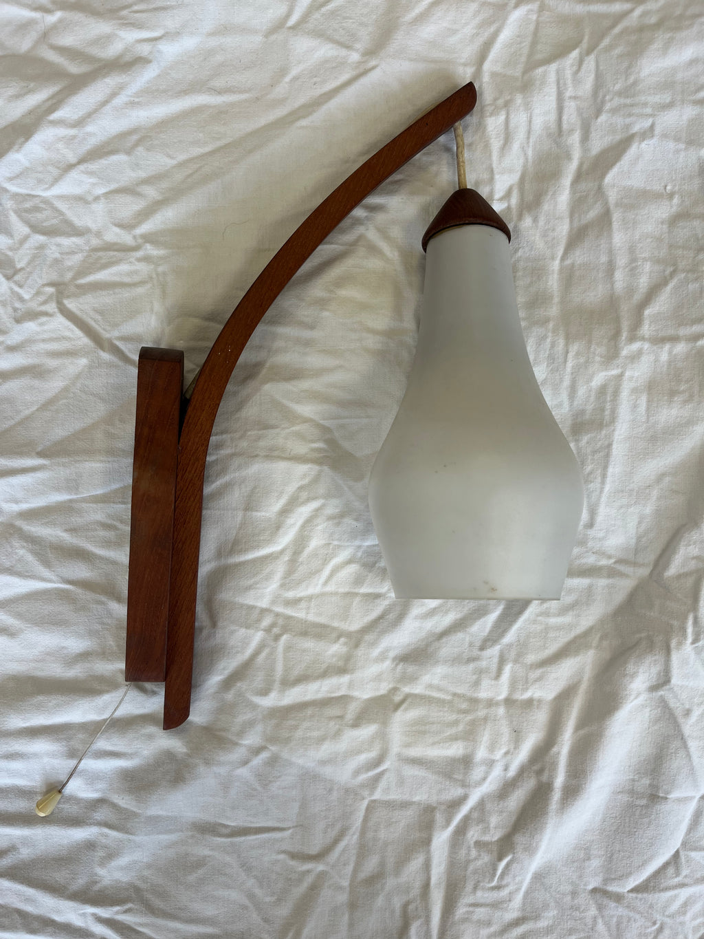 Applique murale scandinave en teck massif 1970