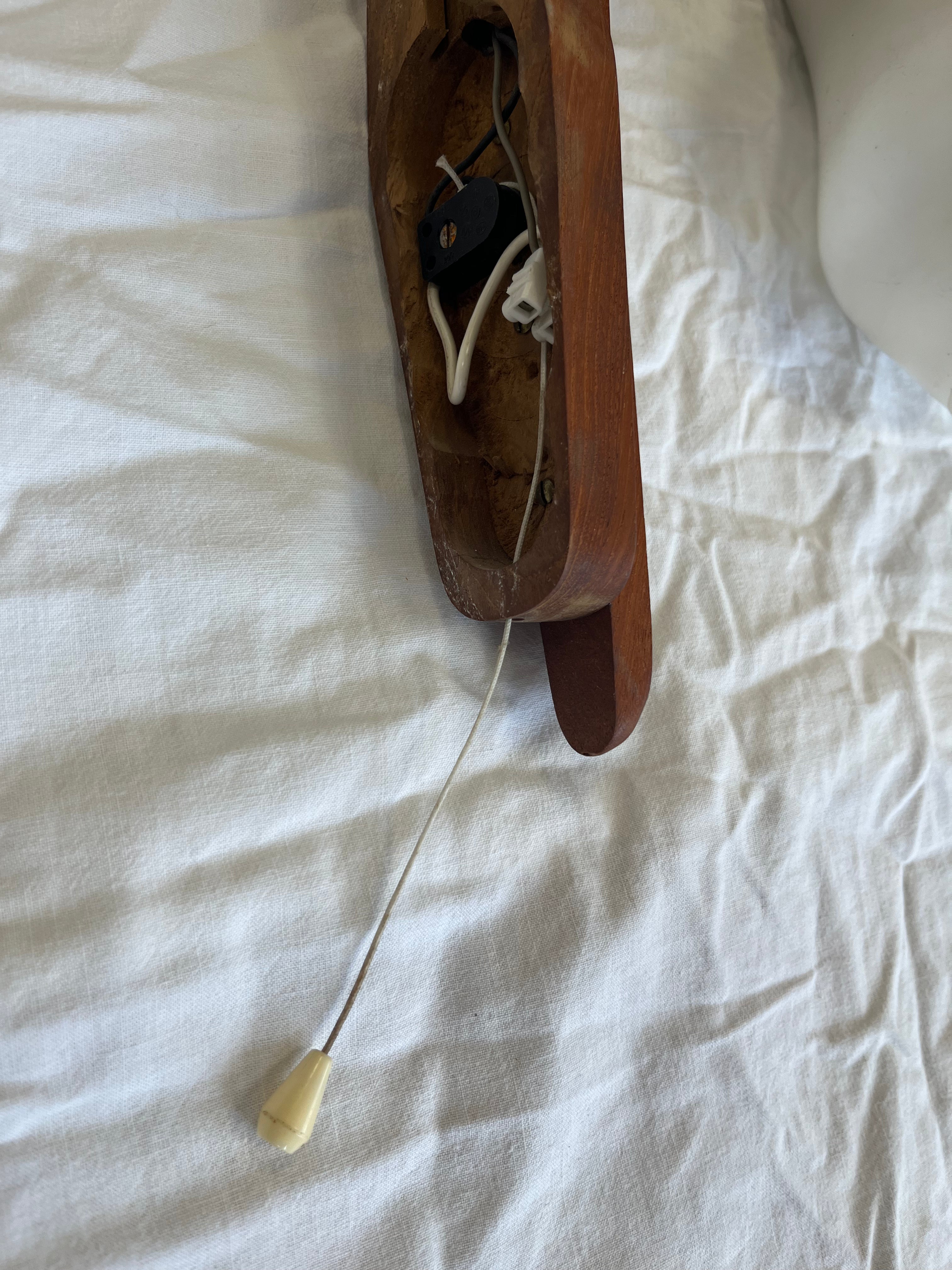 Applique murale scandinave en teck massif 1970