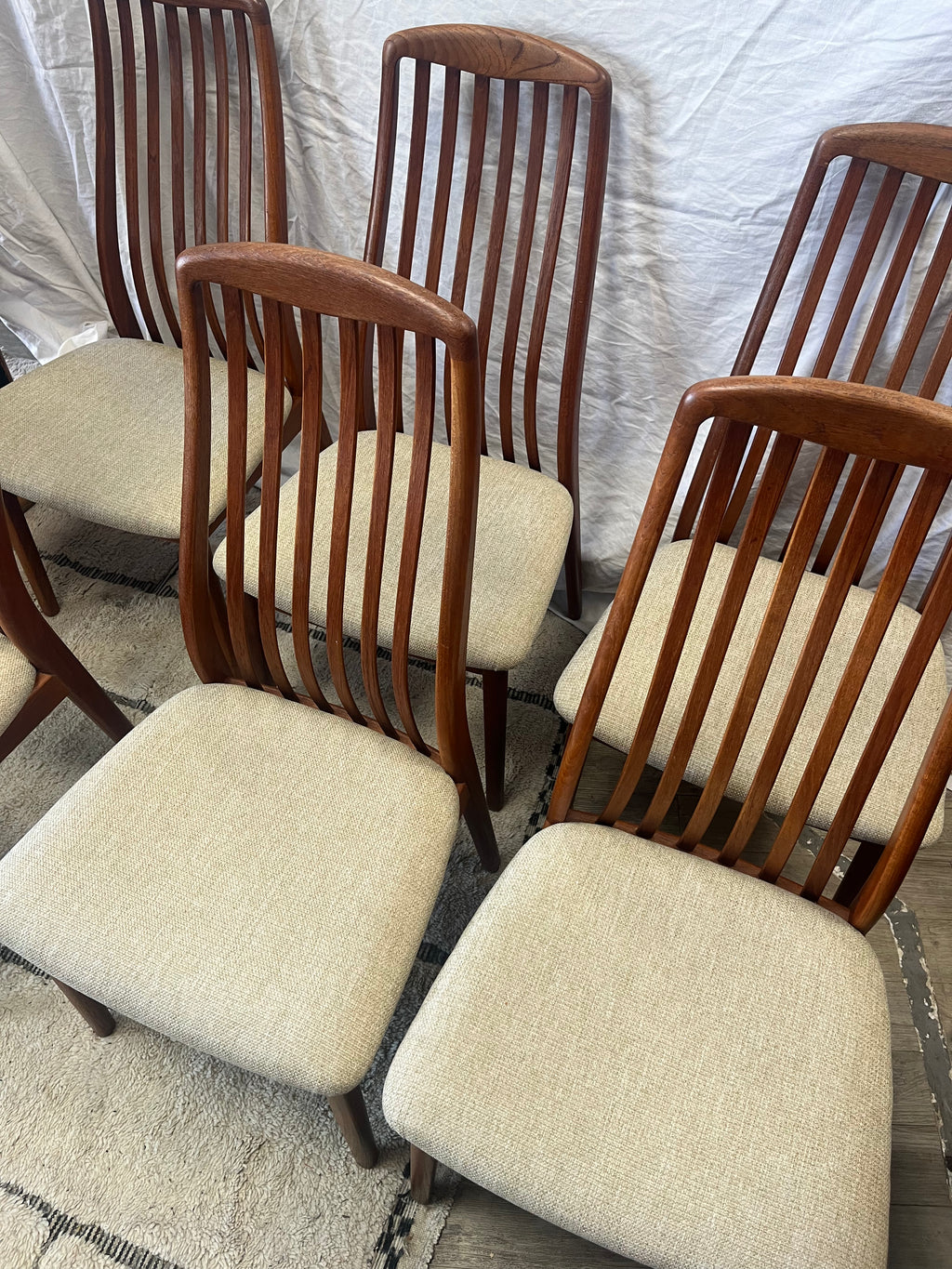 Chaises scandinaves en teck massif 1960