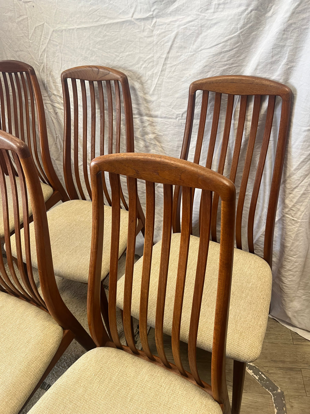 Chaises scandinaves en teck massif 1960