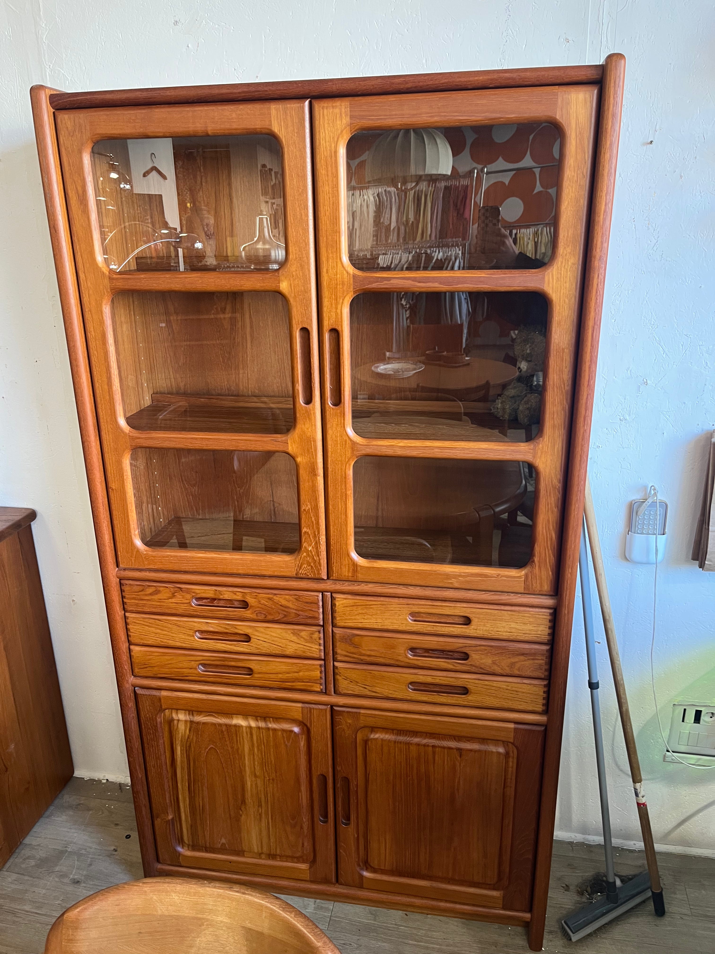 Buffet/vitrine scandinave en teck massif 1970