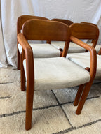 Lot de six chaises scandinaves en teck massif 1970