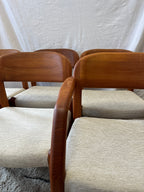Lot de six chaises scandinaves en teck massif 1970