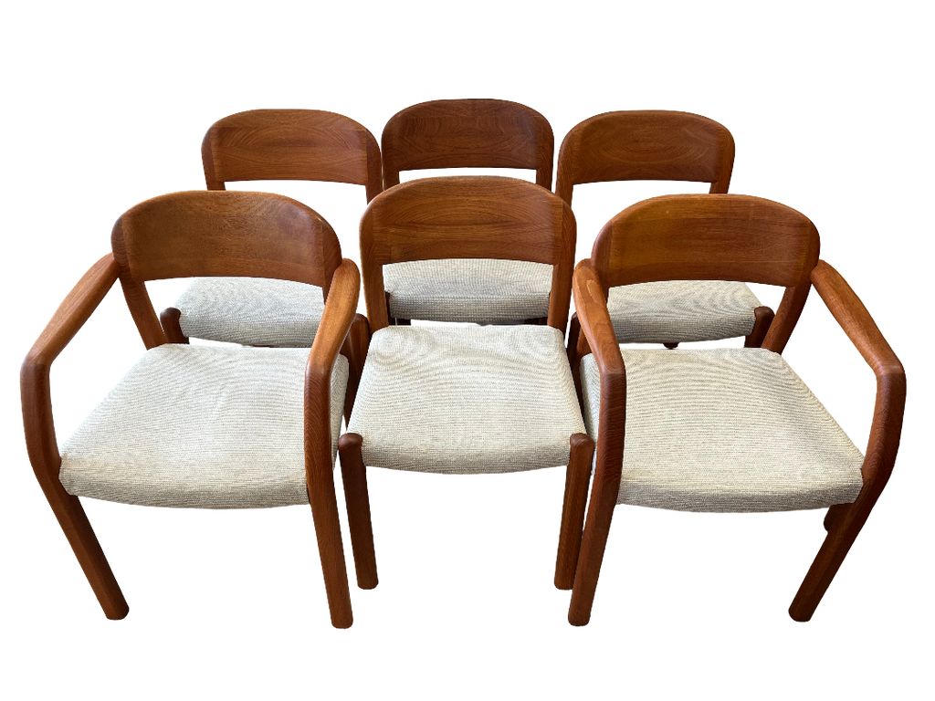 Lot de six chaises scandinaves en teck massif 1970