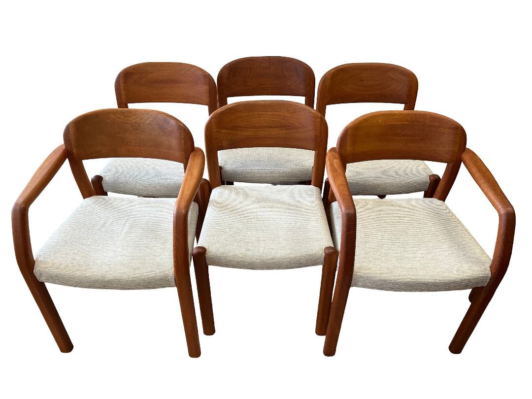Lot de six chaises scandinaves en teck massif 1970
