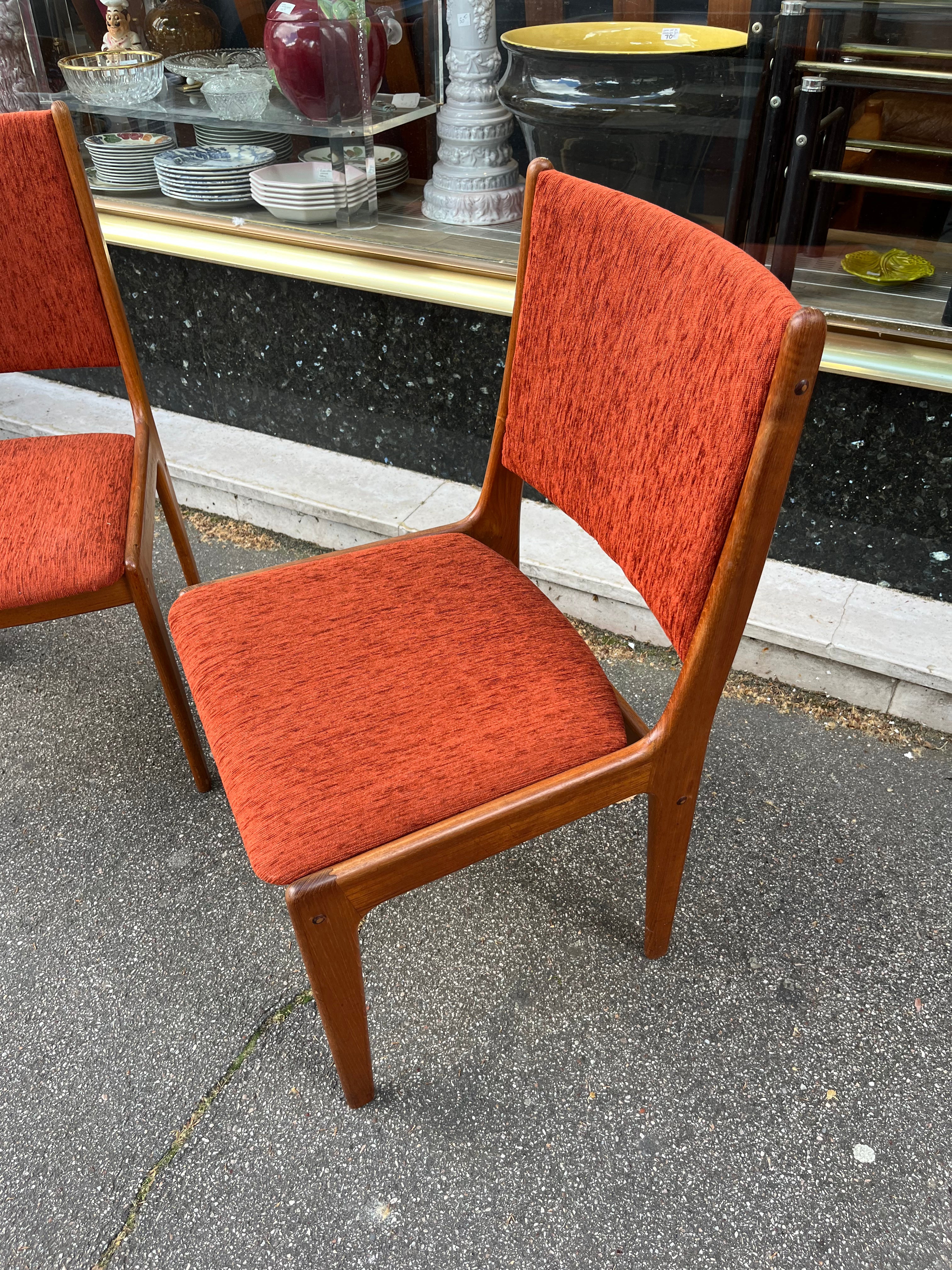 Chaises scandinaves en teck massif 1970