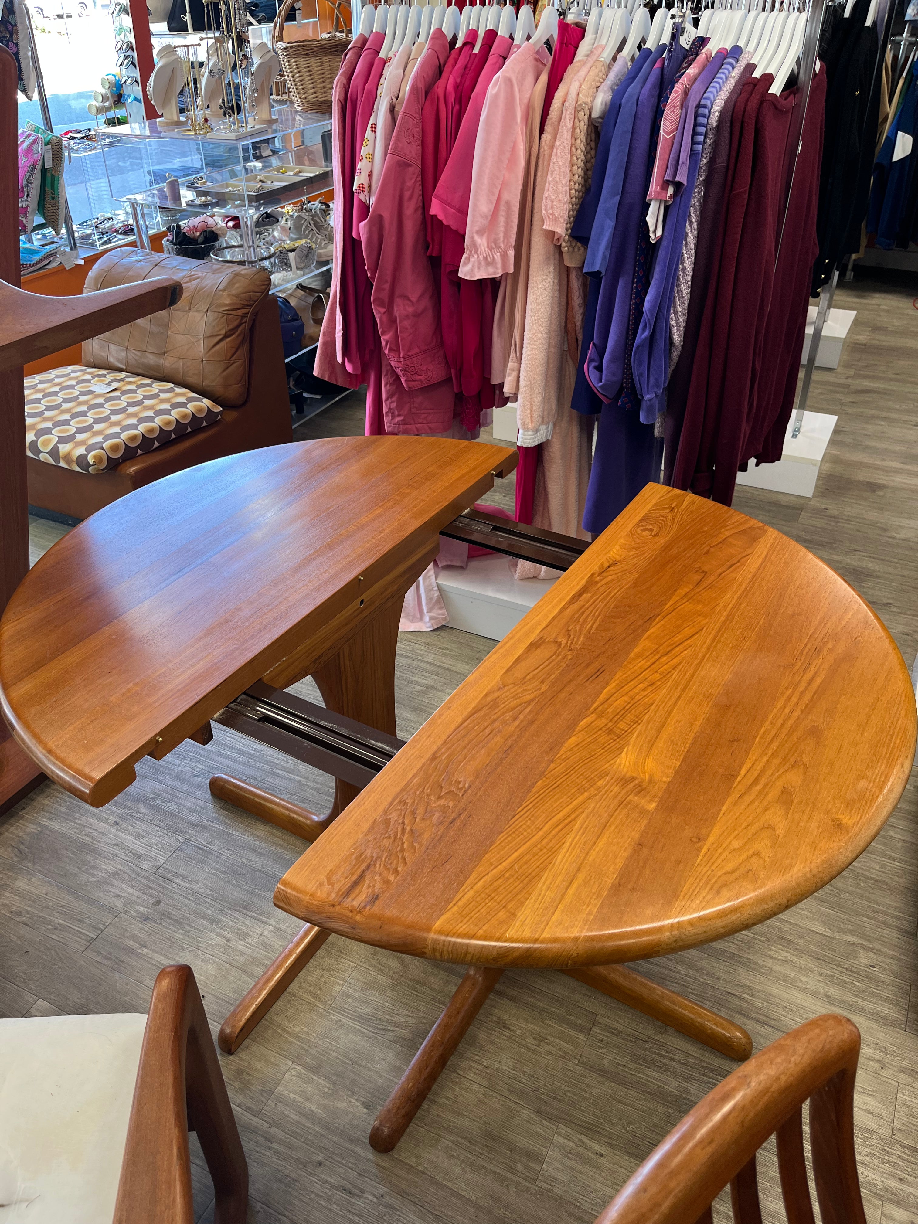 Table à manger scandinave de Juul Kristiansen teck massif 1970