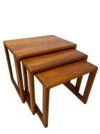 Tables gigognes scandinaves en teck massif 1979