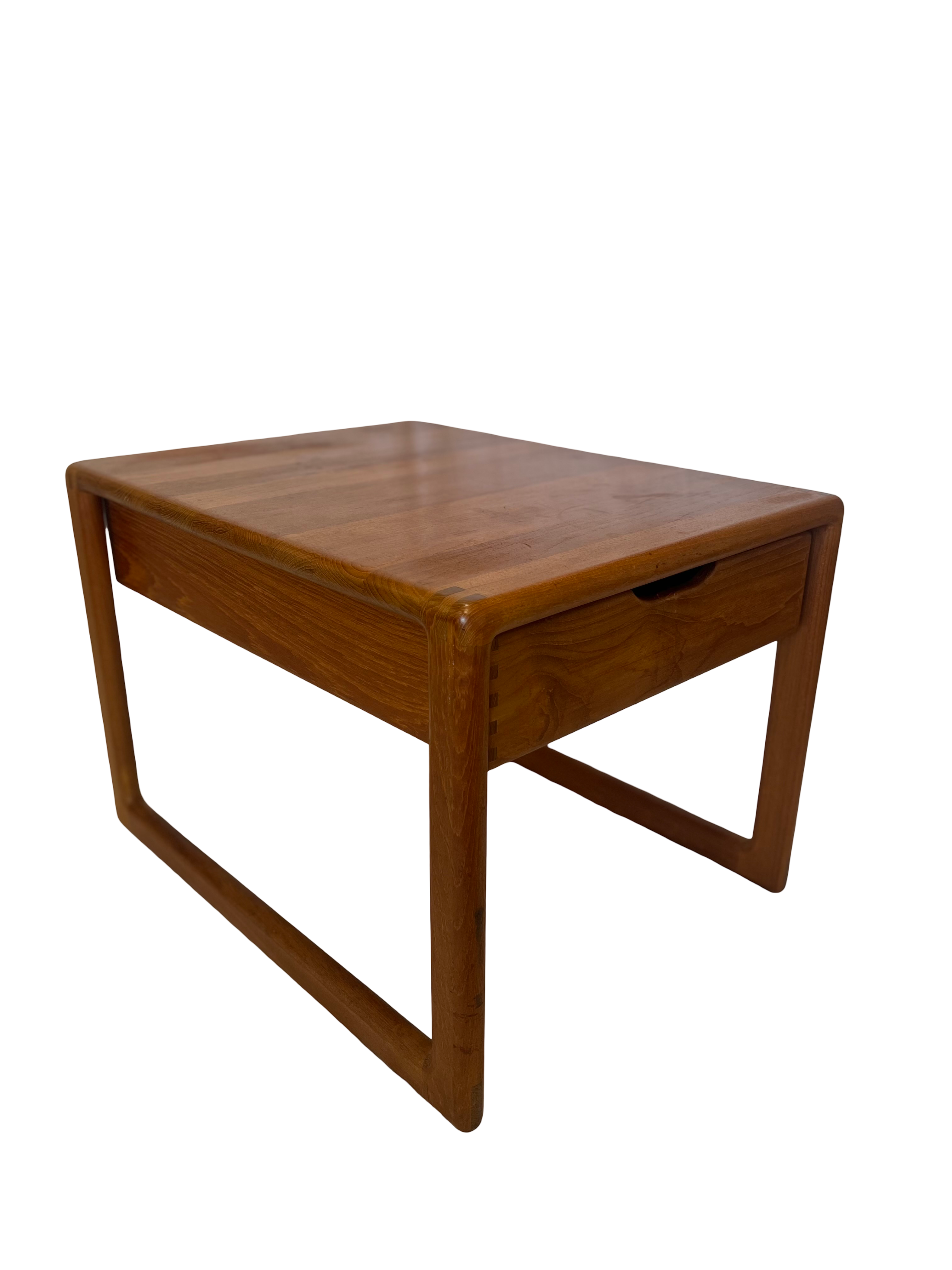 Table d’appoint scandinave 1970
