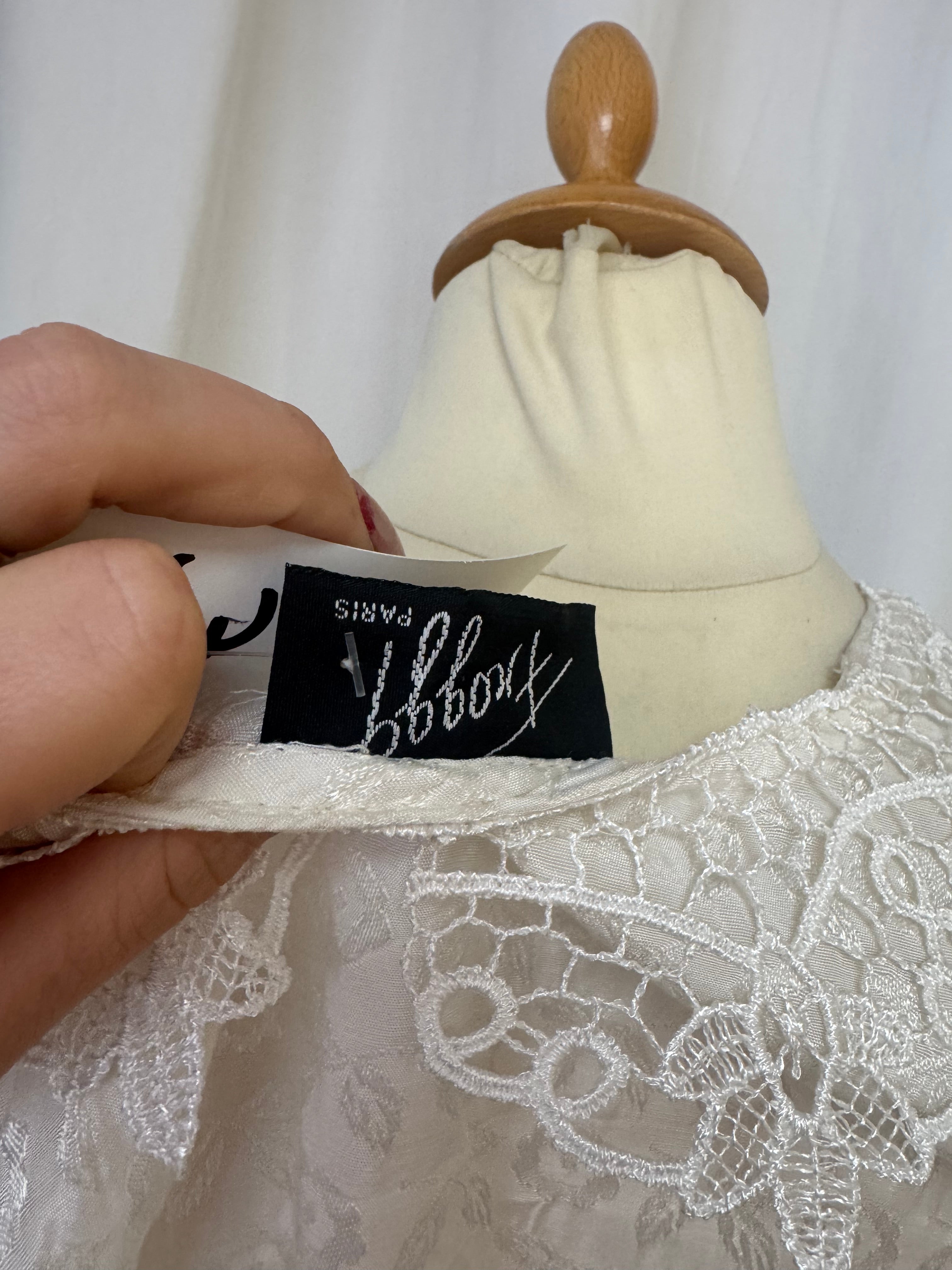 Chemise blanche à fleurs