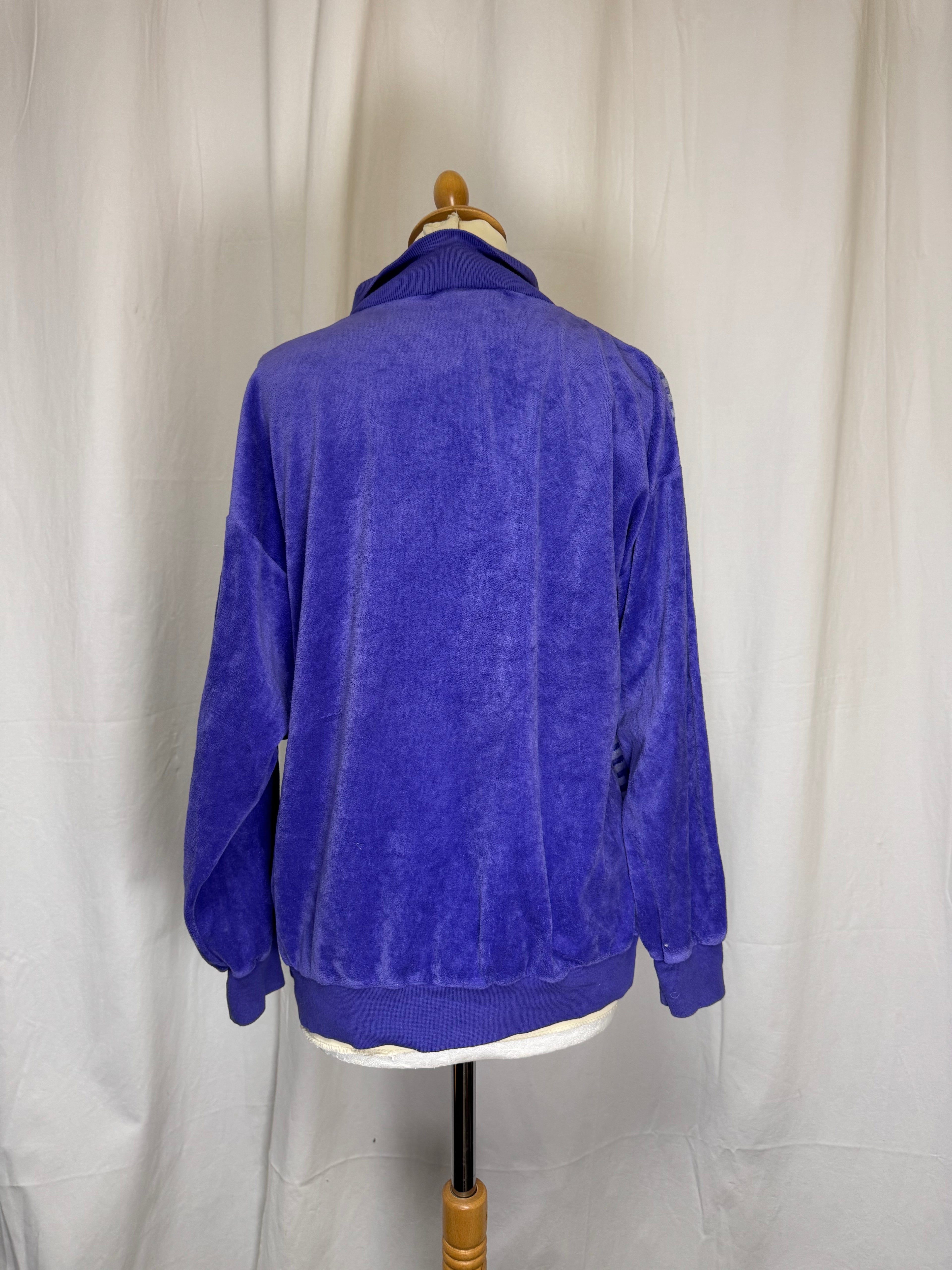 Sweat violet 90s