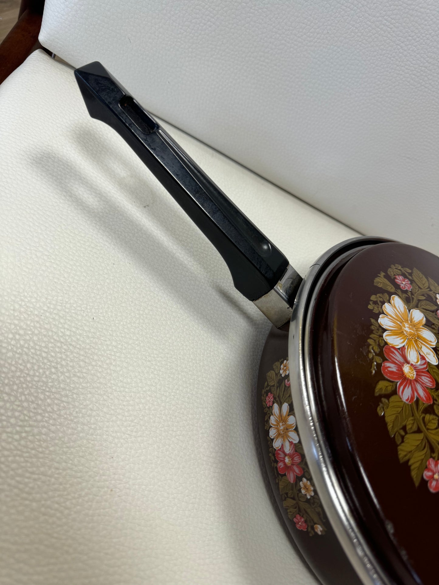Casserole à fleurs 70s