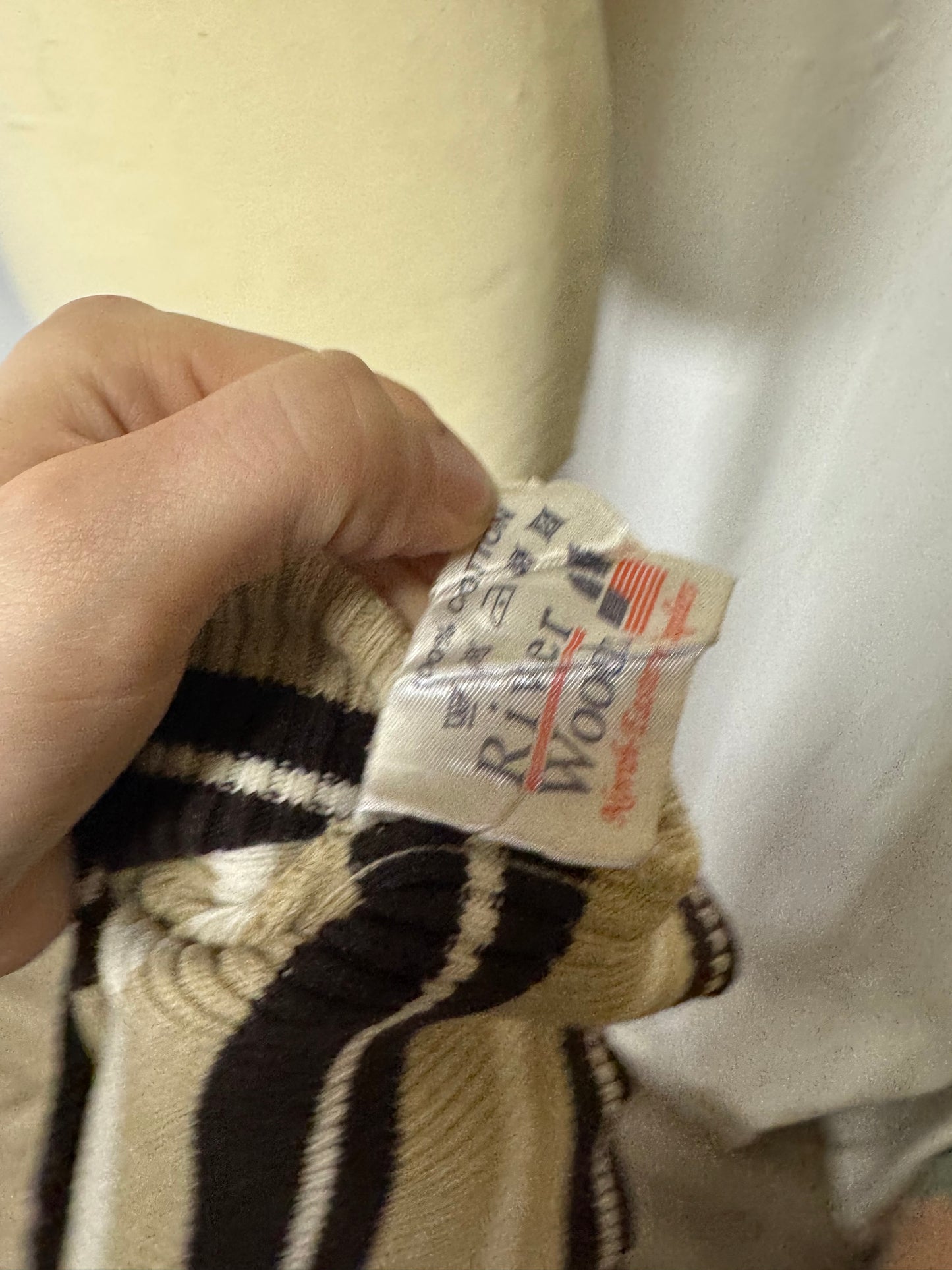 Pull col roulé à rayures