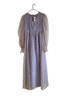 Robe brodée violette