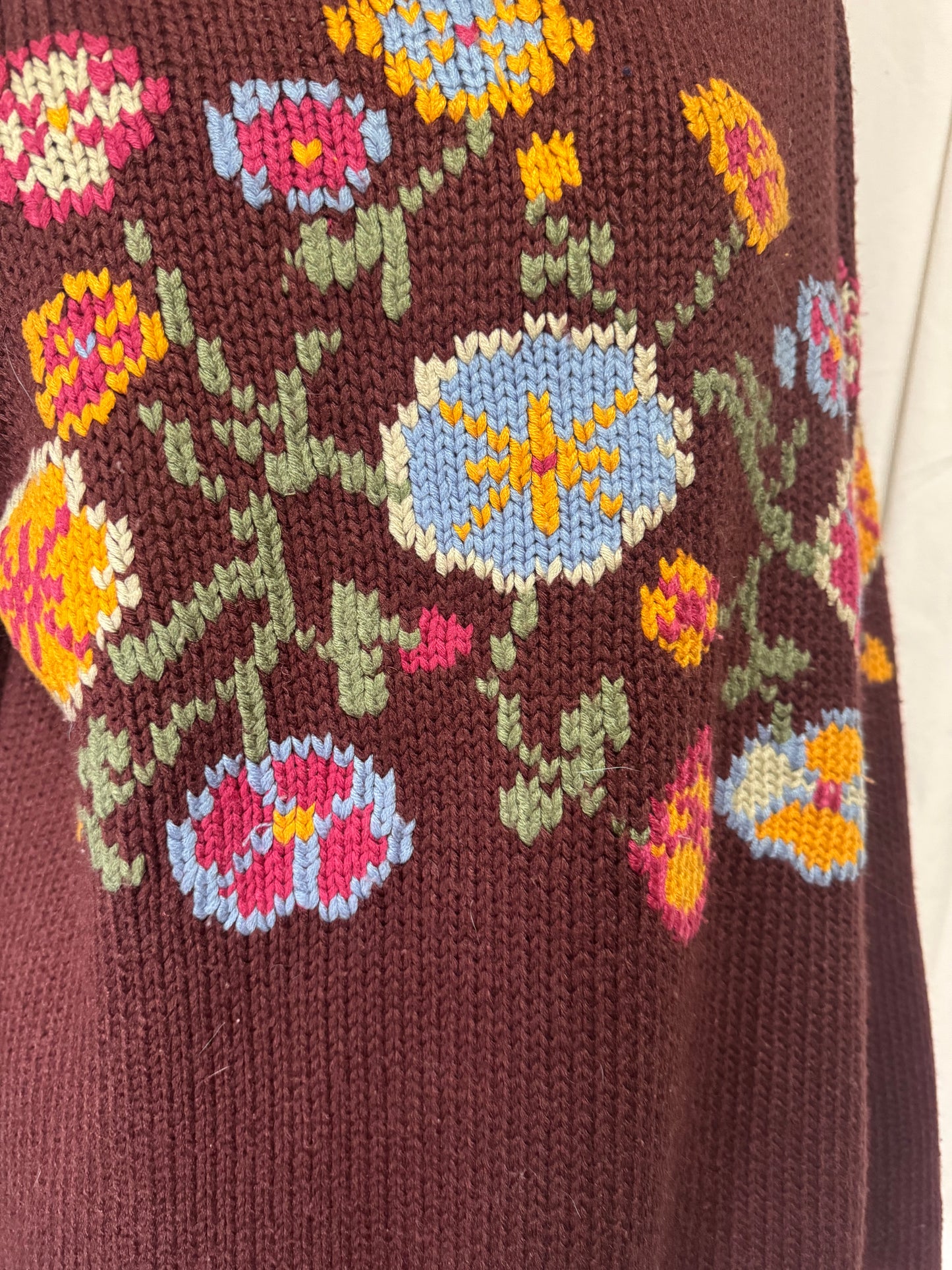 Pull col roulé à fleurs