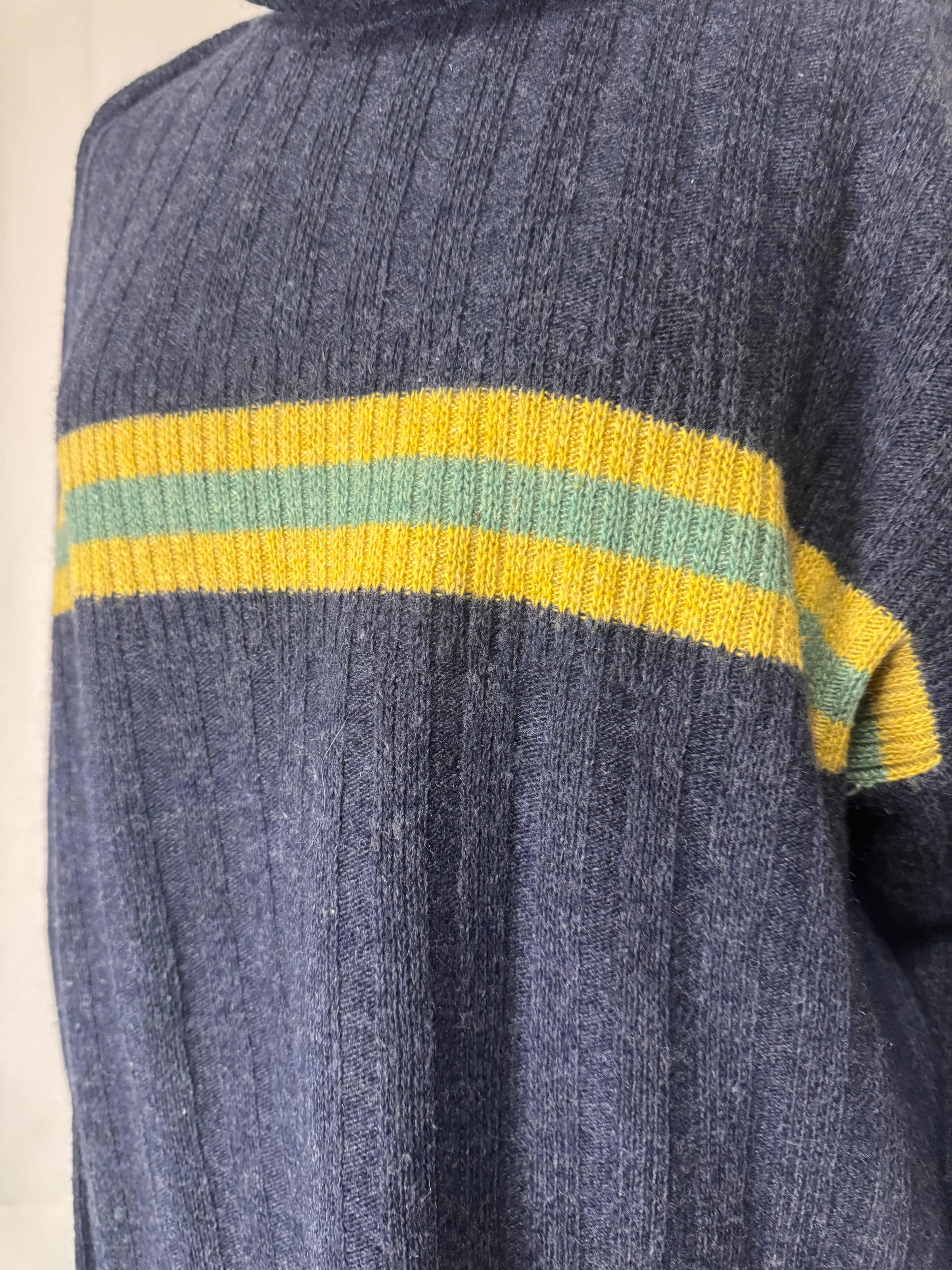 Col roulé à rayures