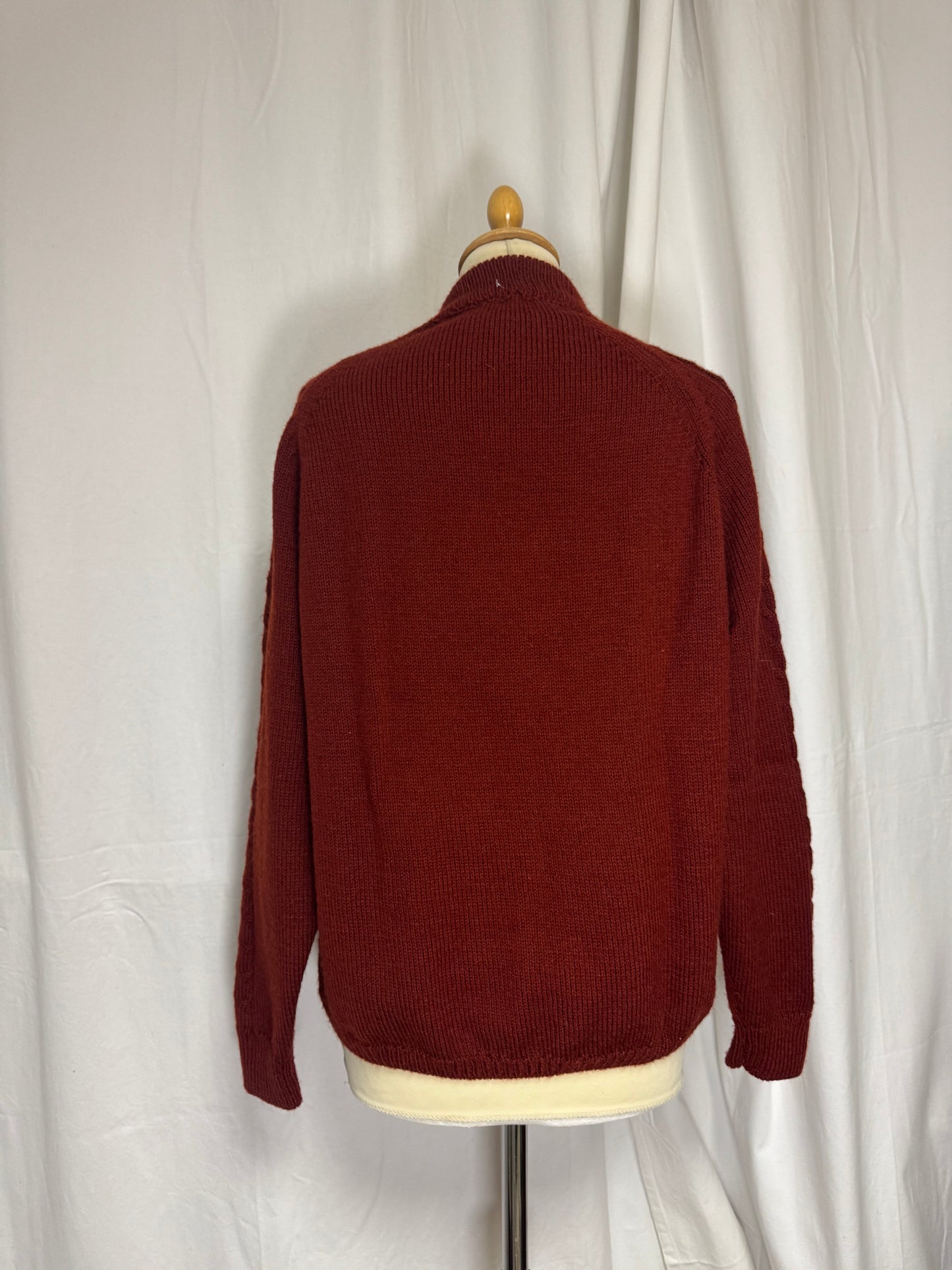 Pull marron torsade