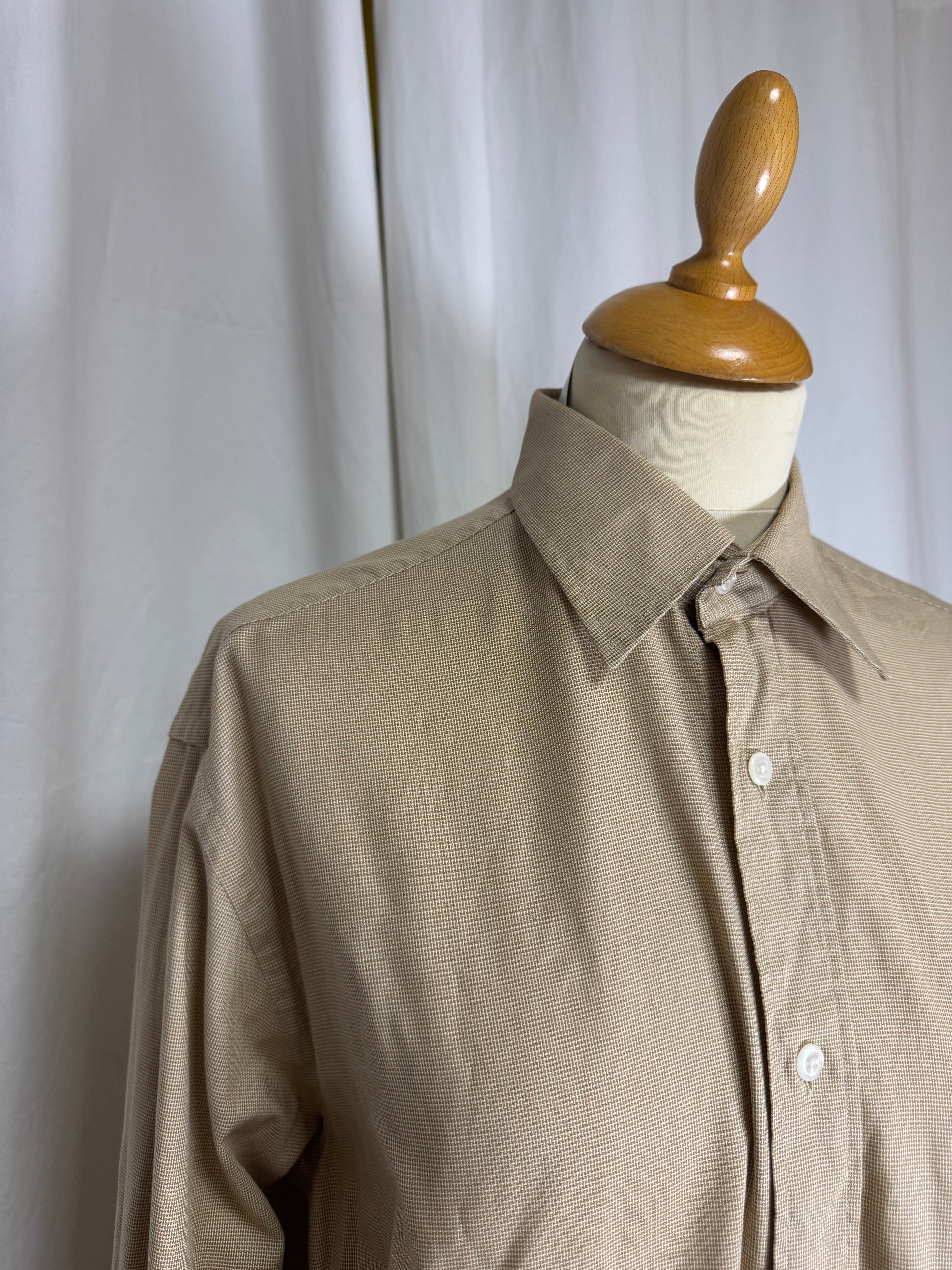 Chemise beige Yves Saint Laurent.