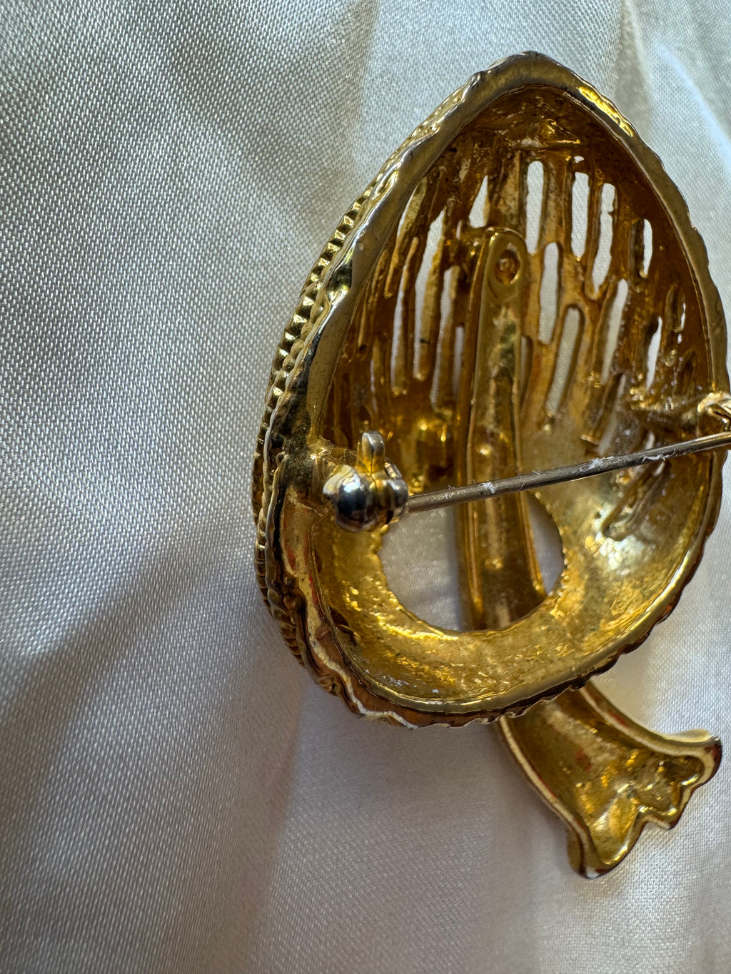 Broche en métal champignon 80s