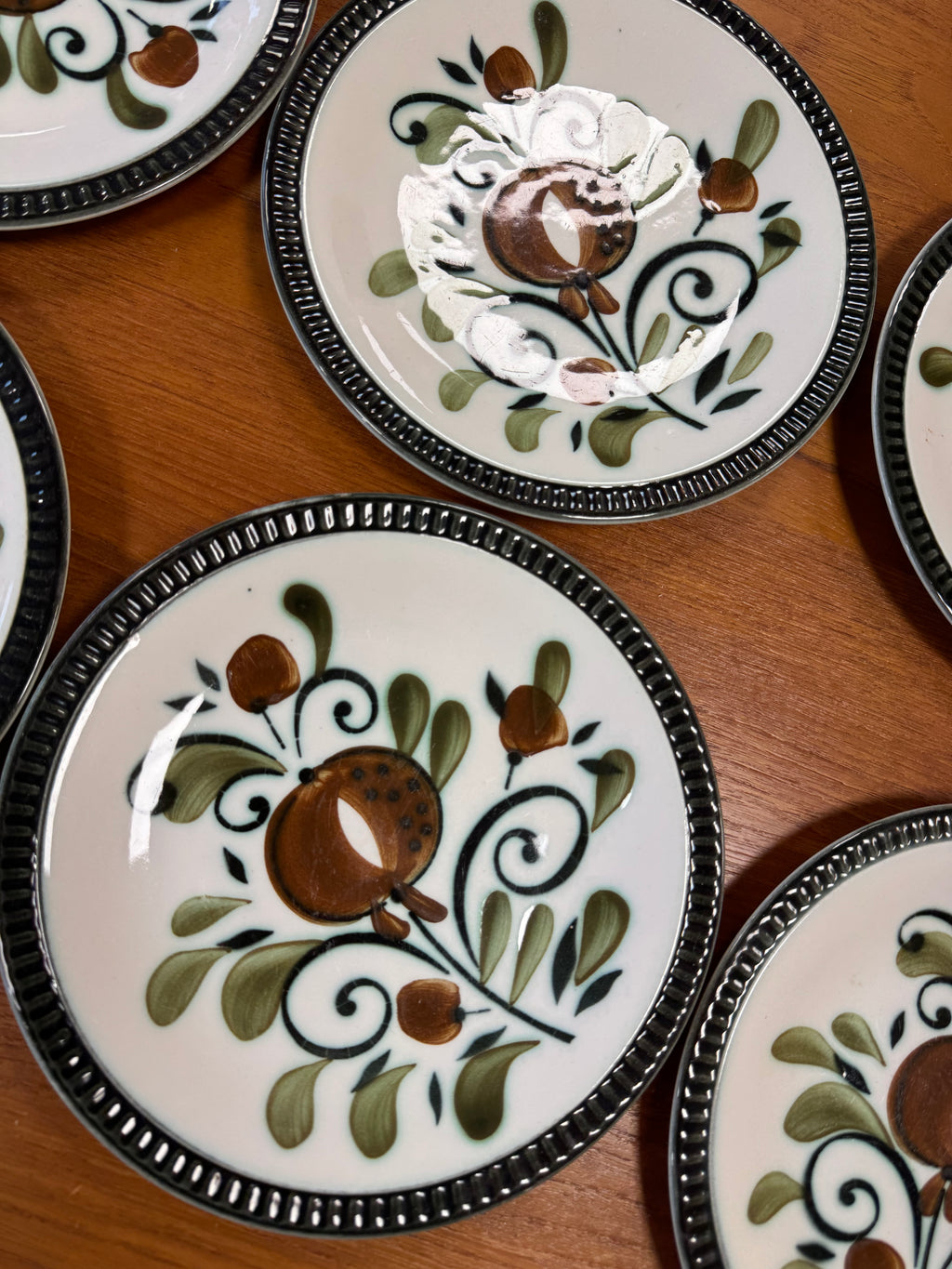 Assiettes à dessert Boch La Louvière