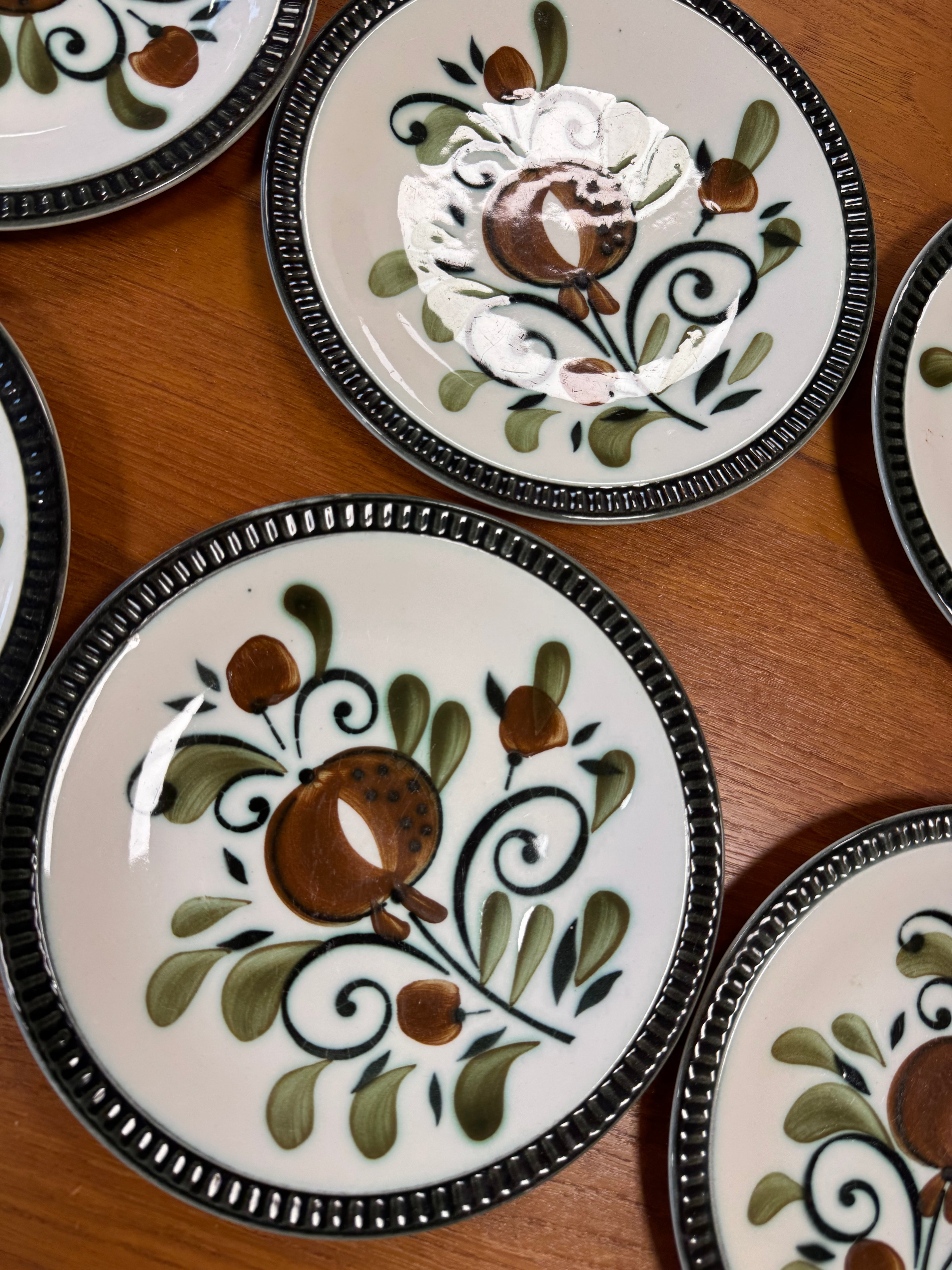 Assiettes à dessert Boch La Louvière