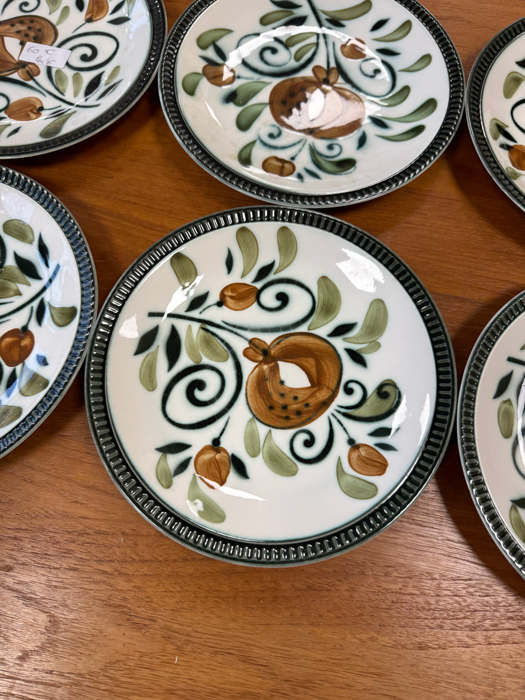 Assiettes à motifs Boch La Louvière
