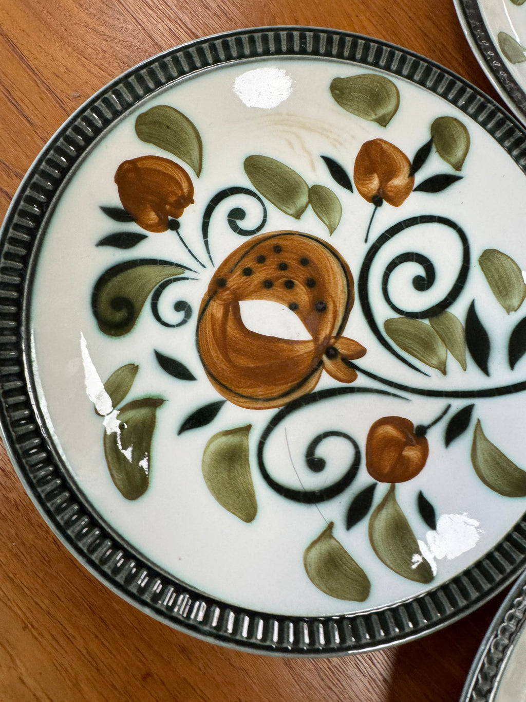 Assiettes à motifs Boch La Louvière