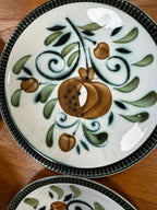 Assiettes à motifs Boch La Louvière