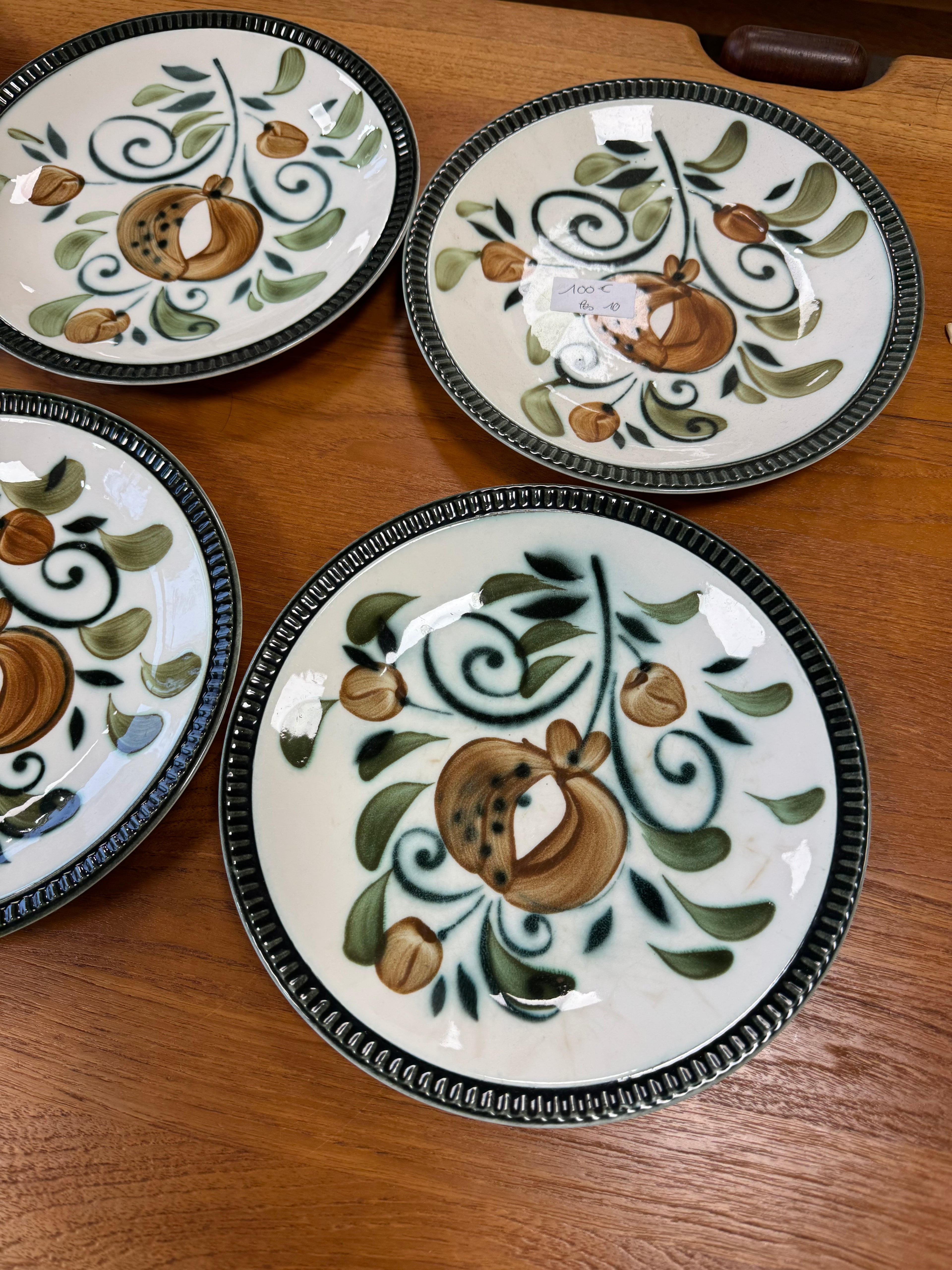Assiettes à motifs Boch La Louvière