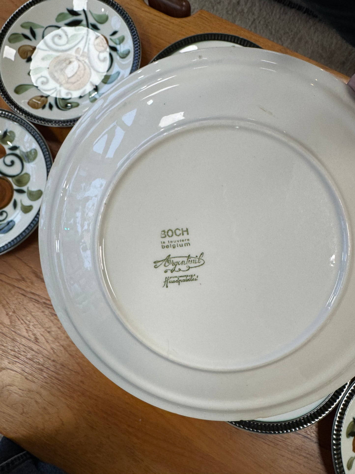 Assiettes à motifs Boch La Louvière