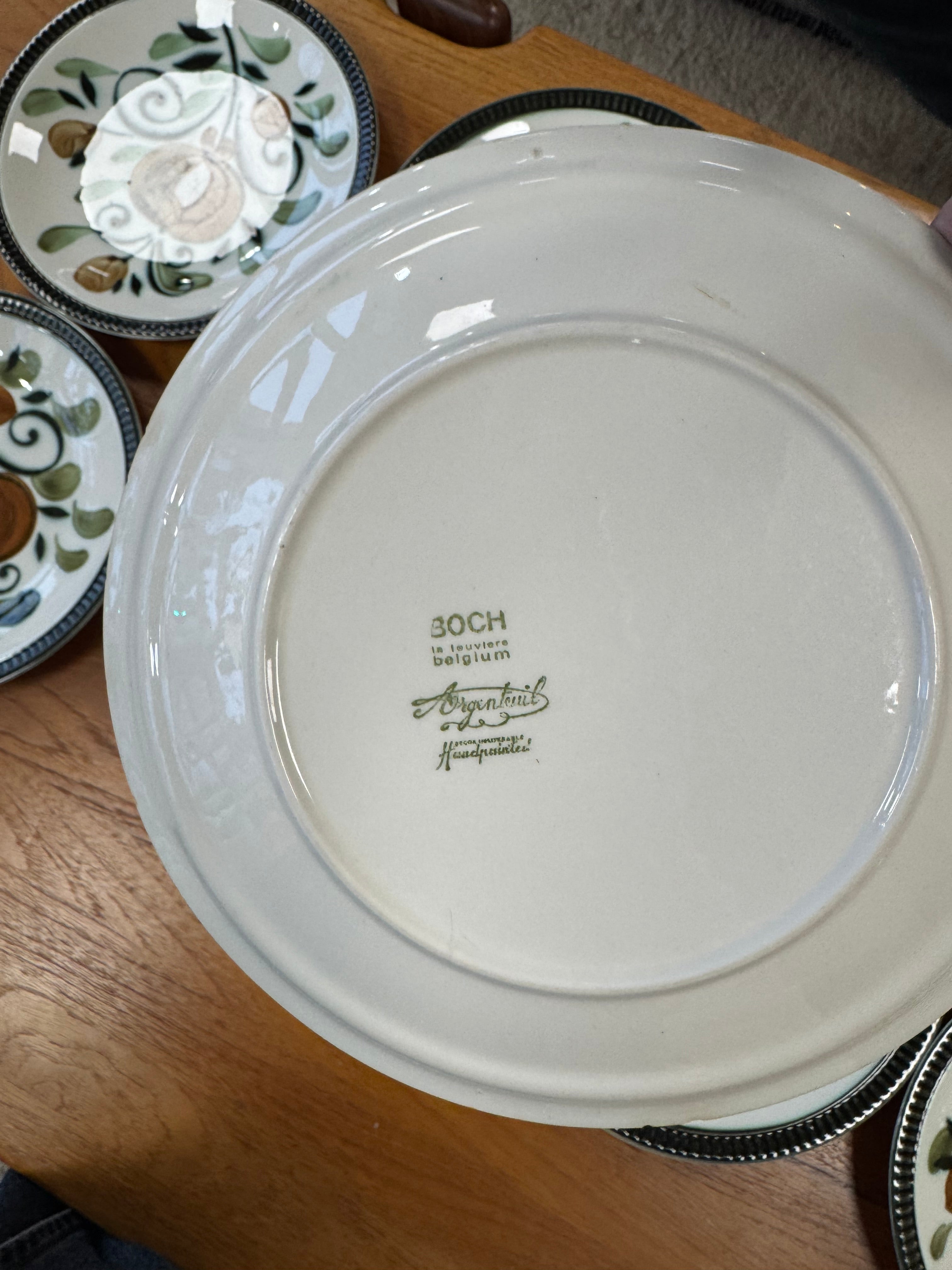 Assiettes à motifs Boch La Louvière