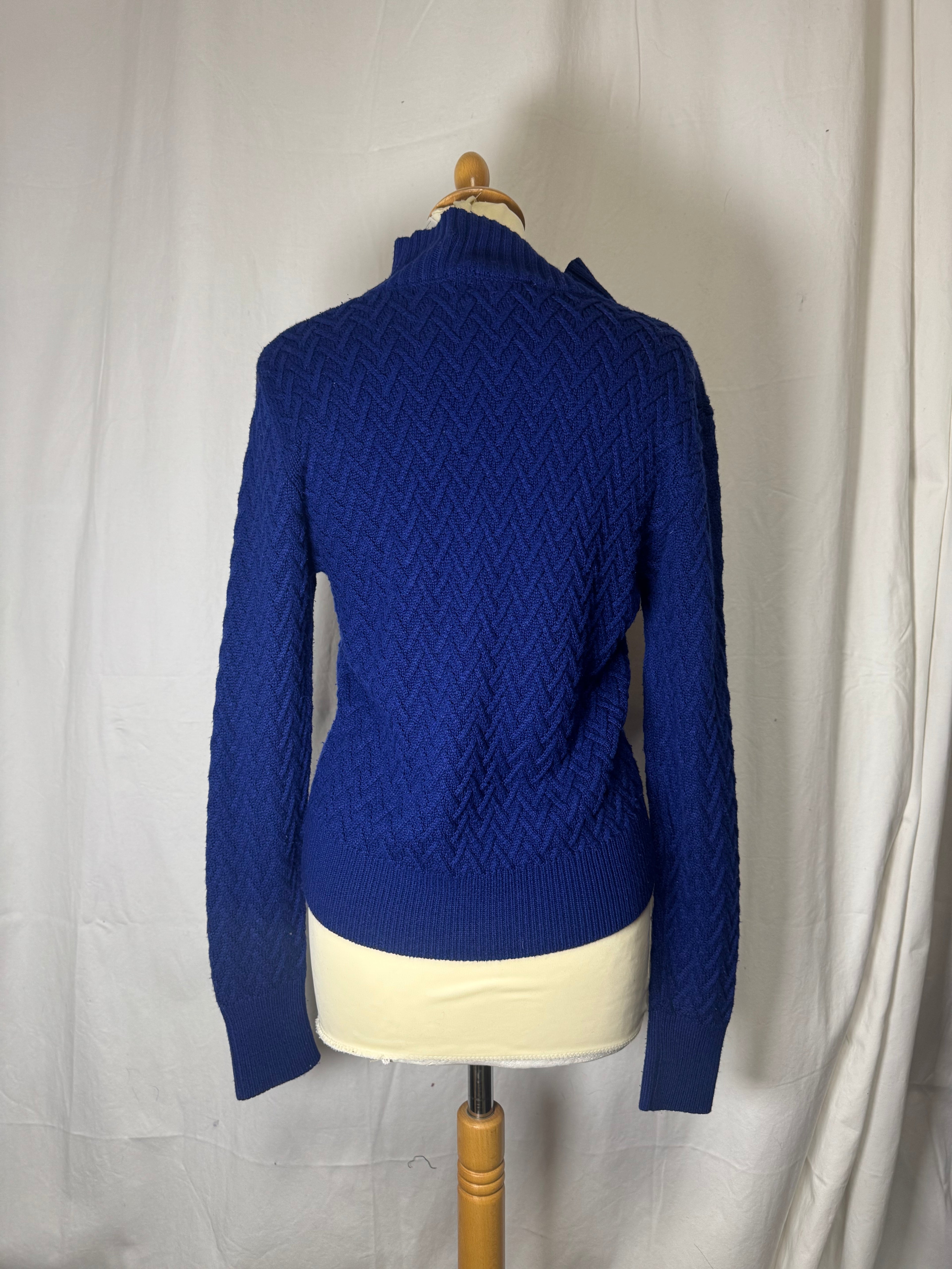 Pull bleu électrique