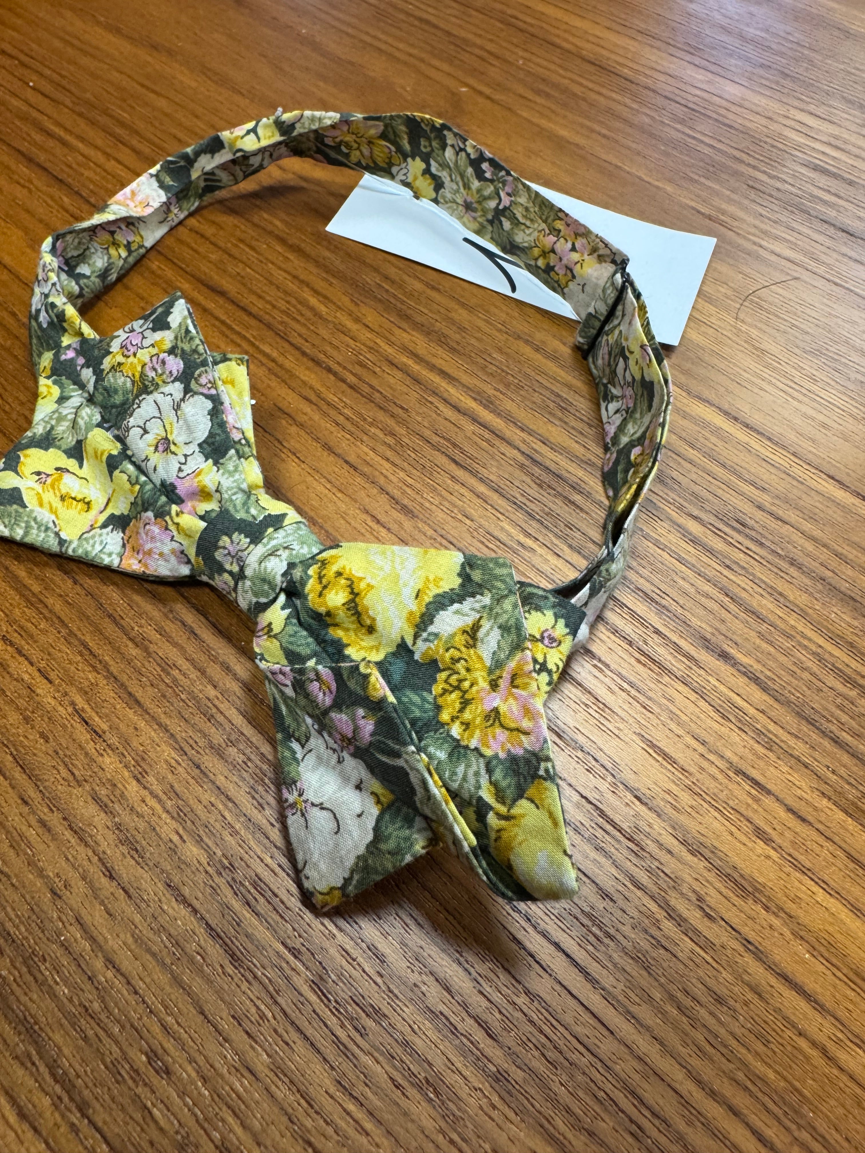 Noeud papillon à fleurs