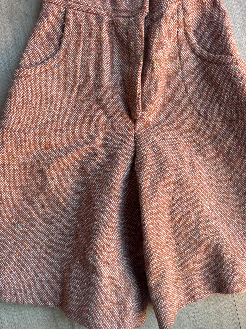 Short rouge 70s