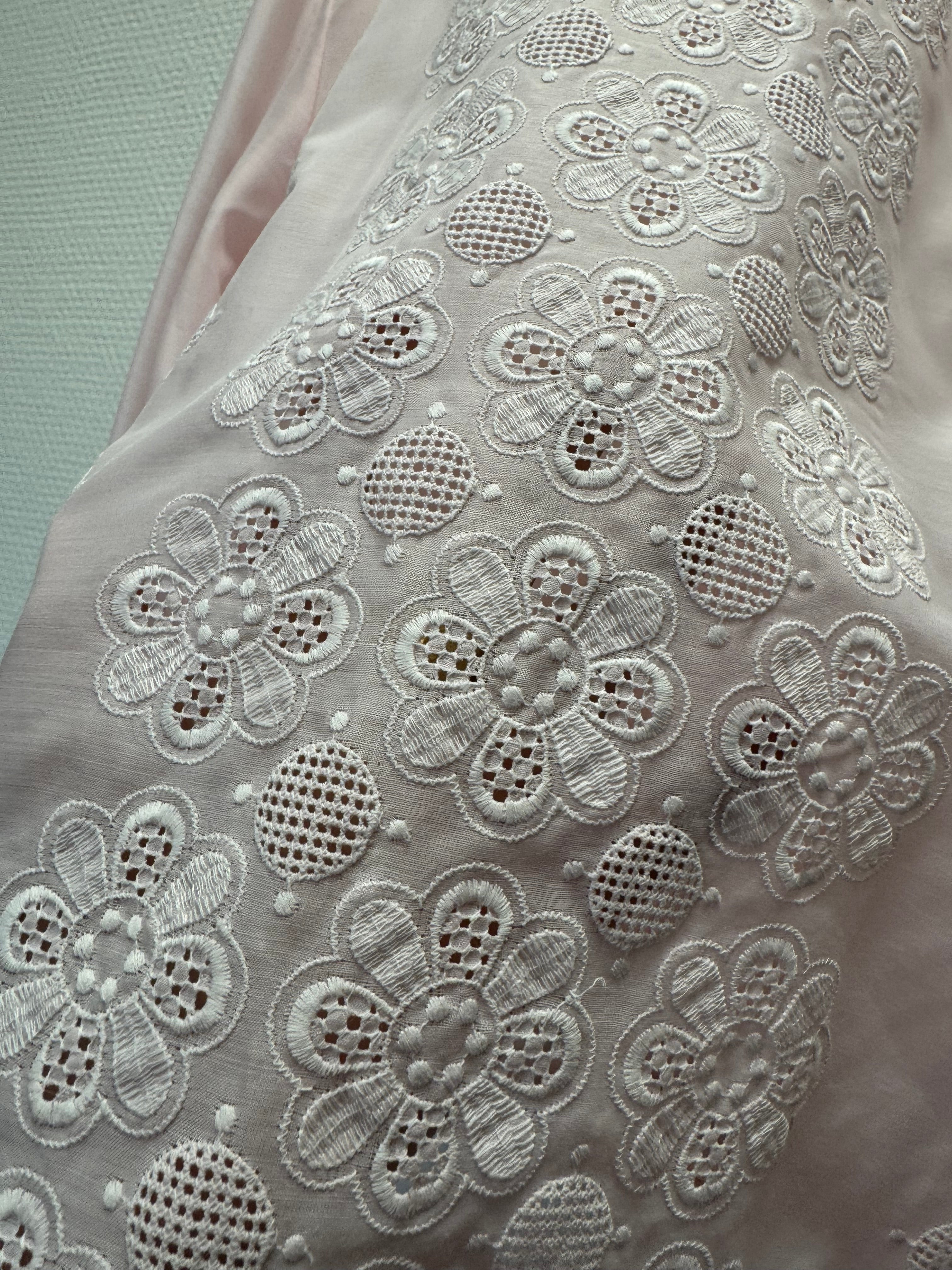 Blouse brodée rose