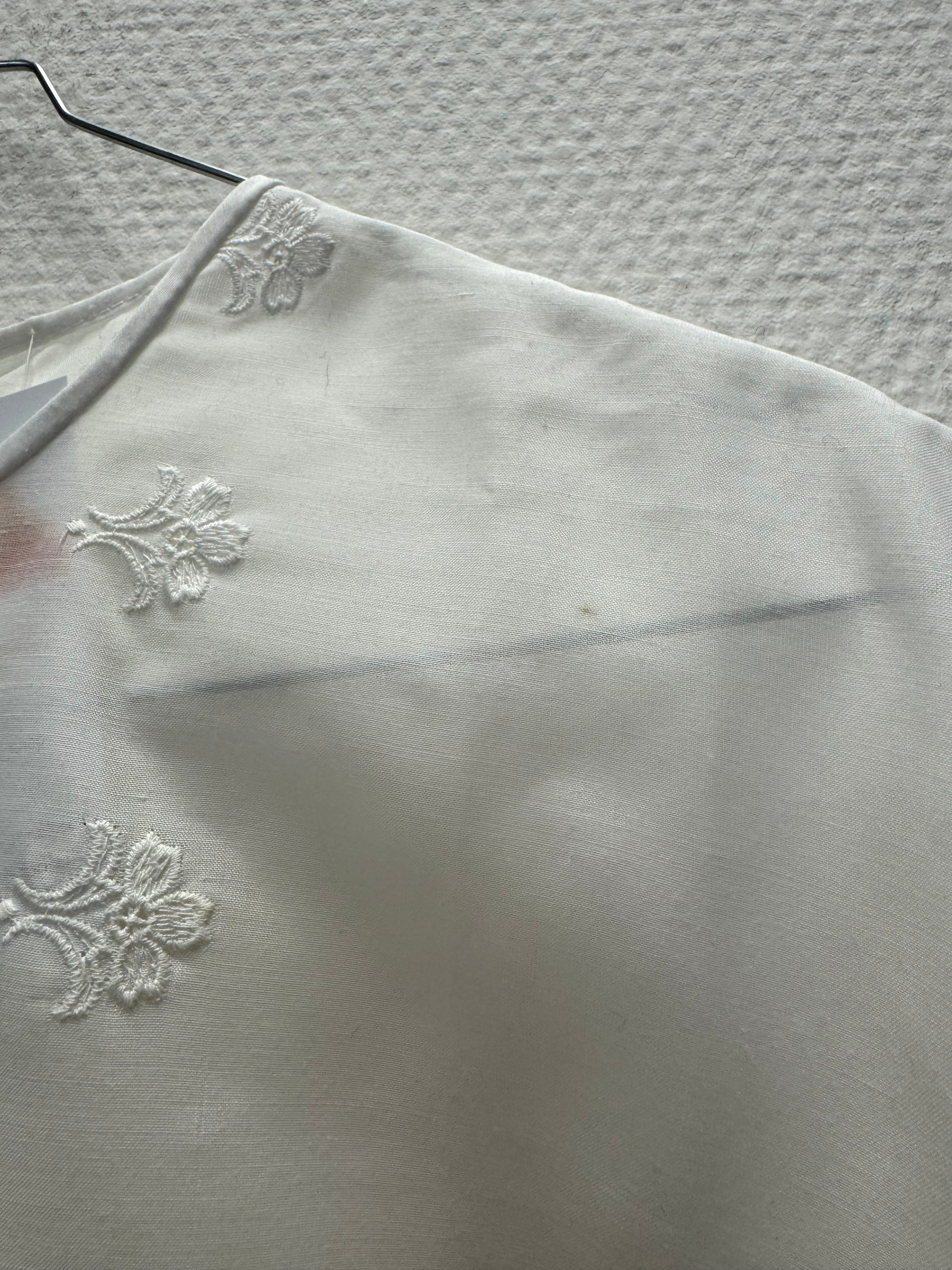 Blouse brodée