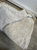 Plaid en crochet beige